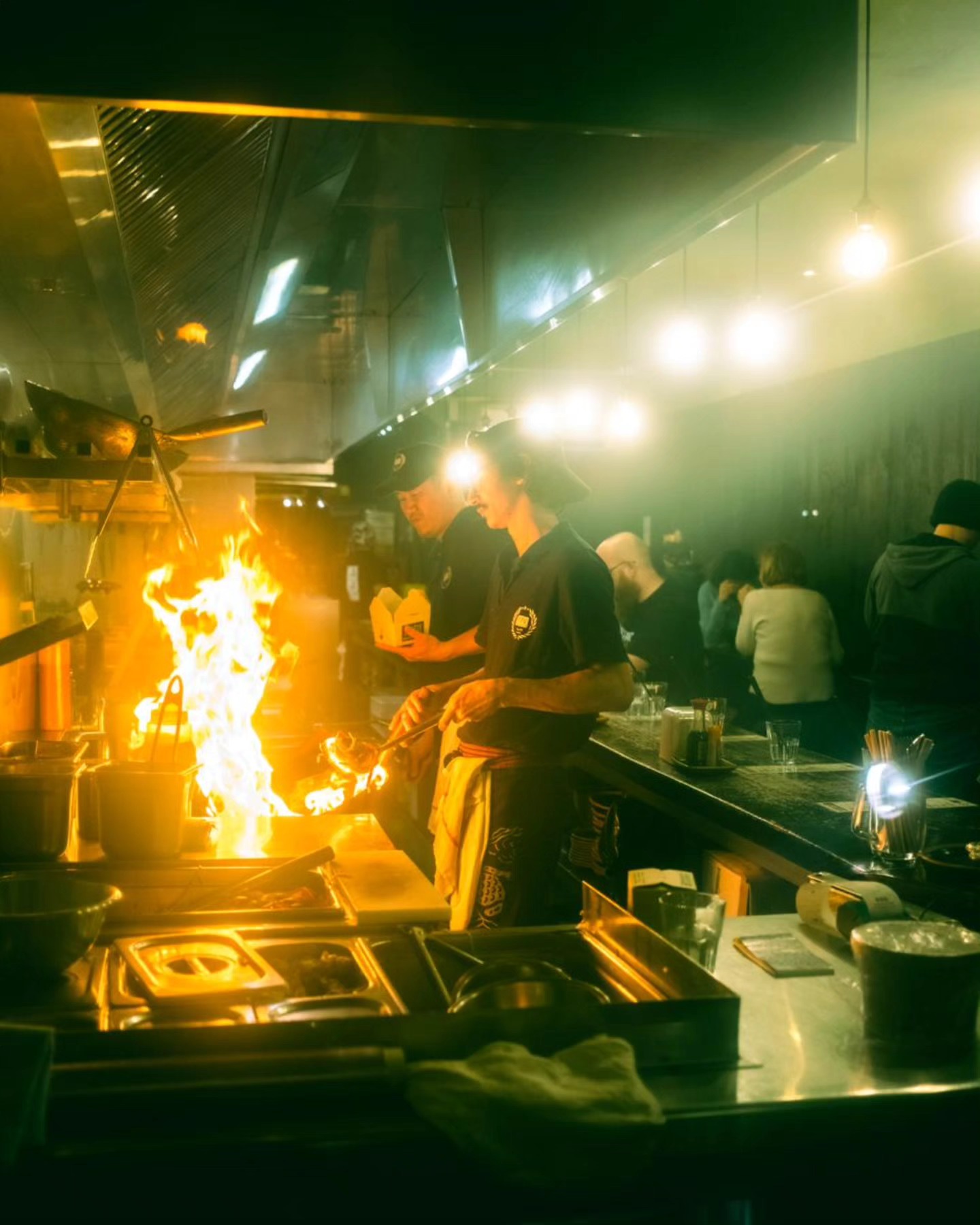 🔥
#photography #restaurant #fujifeed #fujixseries #fujix100vi #streetphotointernational #streetphotography #streetscene #fire
@_fufuramen