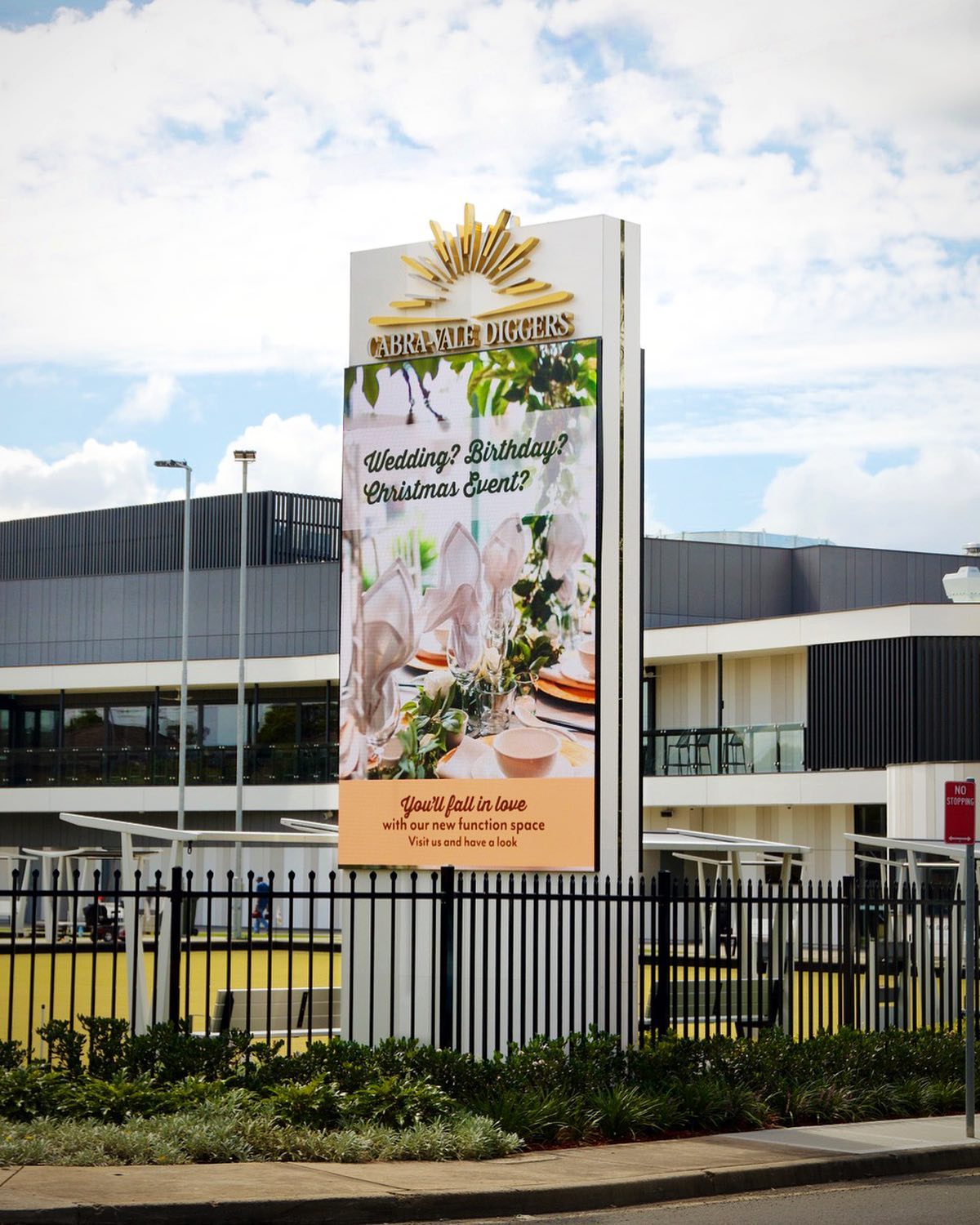 New pylon sign @cabravalediggers can’t be missed, it was great to work with the digital supplier Club AV to make such an impactful sign.