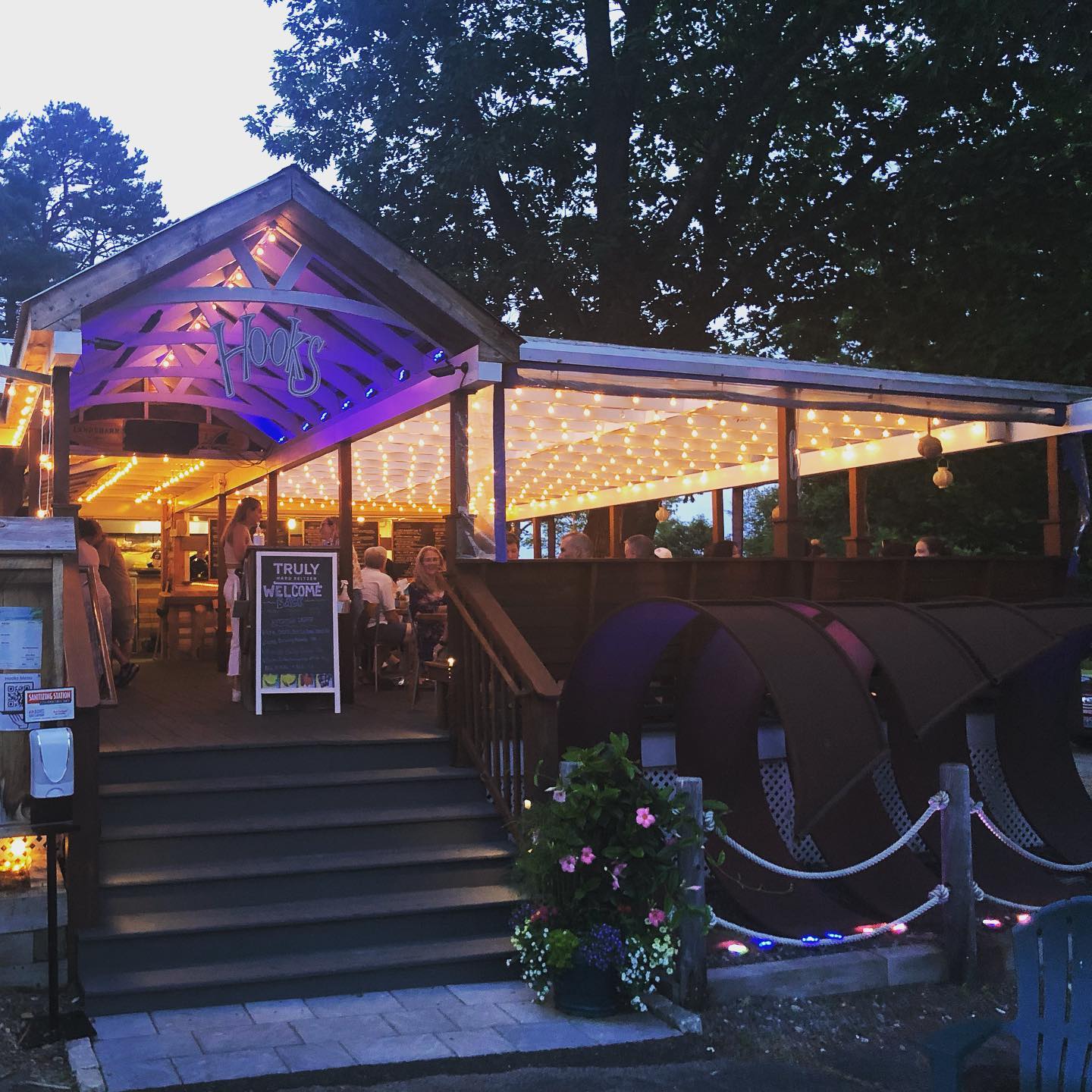 Due to the heat and no ac we will not be opening tonight. Sorry for any inconvenience . See you tomorrow night #dontworrybehappy #catchmeonthedeck