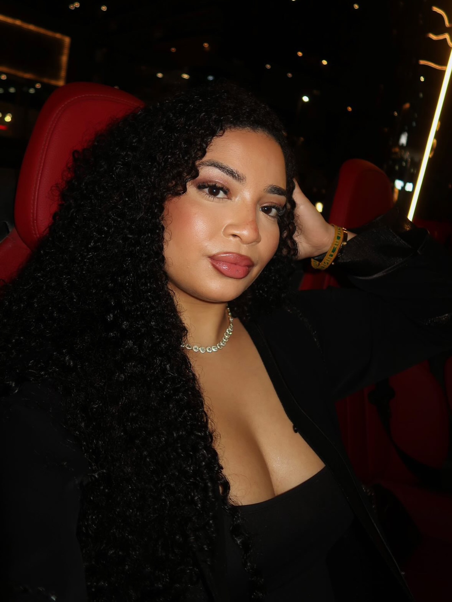 Her confidence, captured - TAKE A MOMENT 📸💕