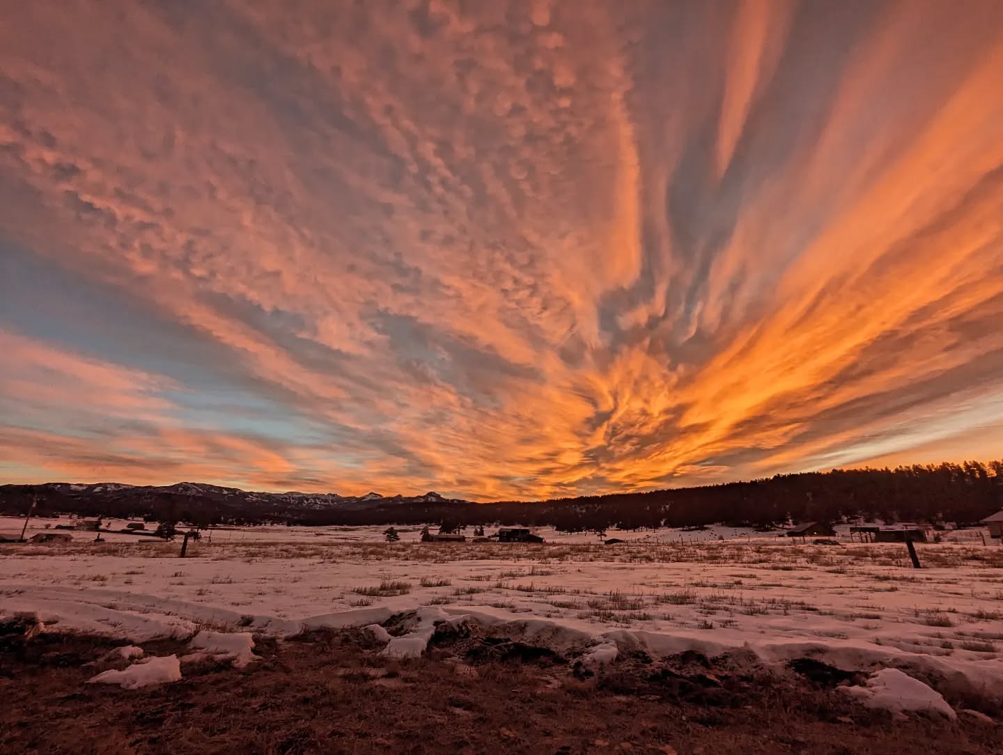 Good morning sunrise! What a beautiful start to the week! Hope that you all have a glorious week!