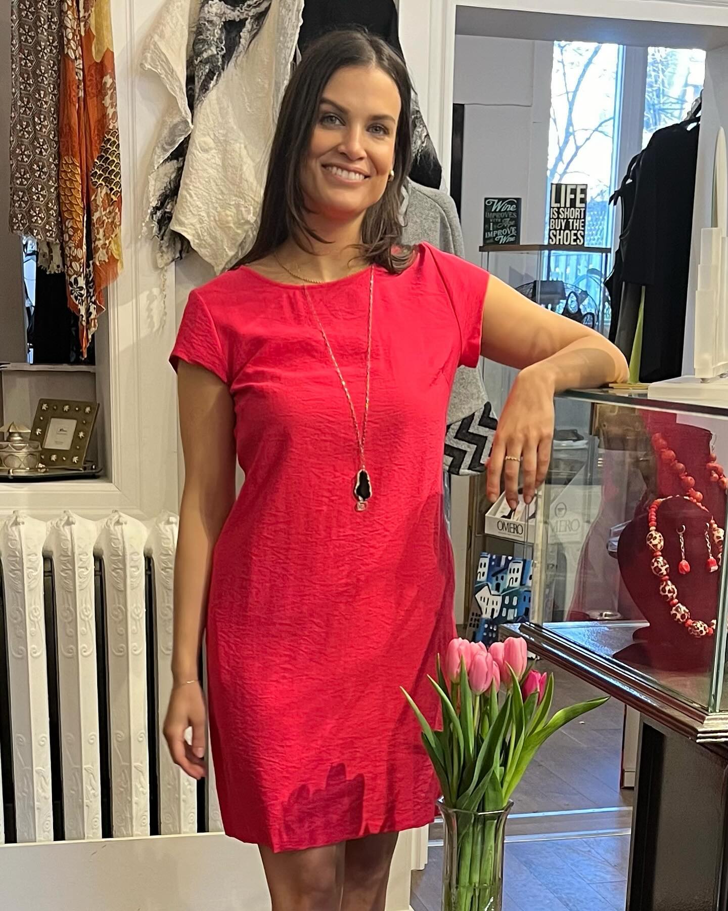 Perfect Spring Dress…simple lines, stunning colour!
#TorontoFashion #AnnexToronto #SeatonVillage #TorontoFashion #Europe #Fashion #FallFashions #NewArrivals #Fall
#WomensClothing #ShopLocal #EuropeanClothingToronto #CanadianArtist #CanadianJewelleryDesigners
#handmade
#shoplocal
#fashion
#fashionista
#Smallbusiness
#coral #littledress #springfashions #shadesofpink