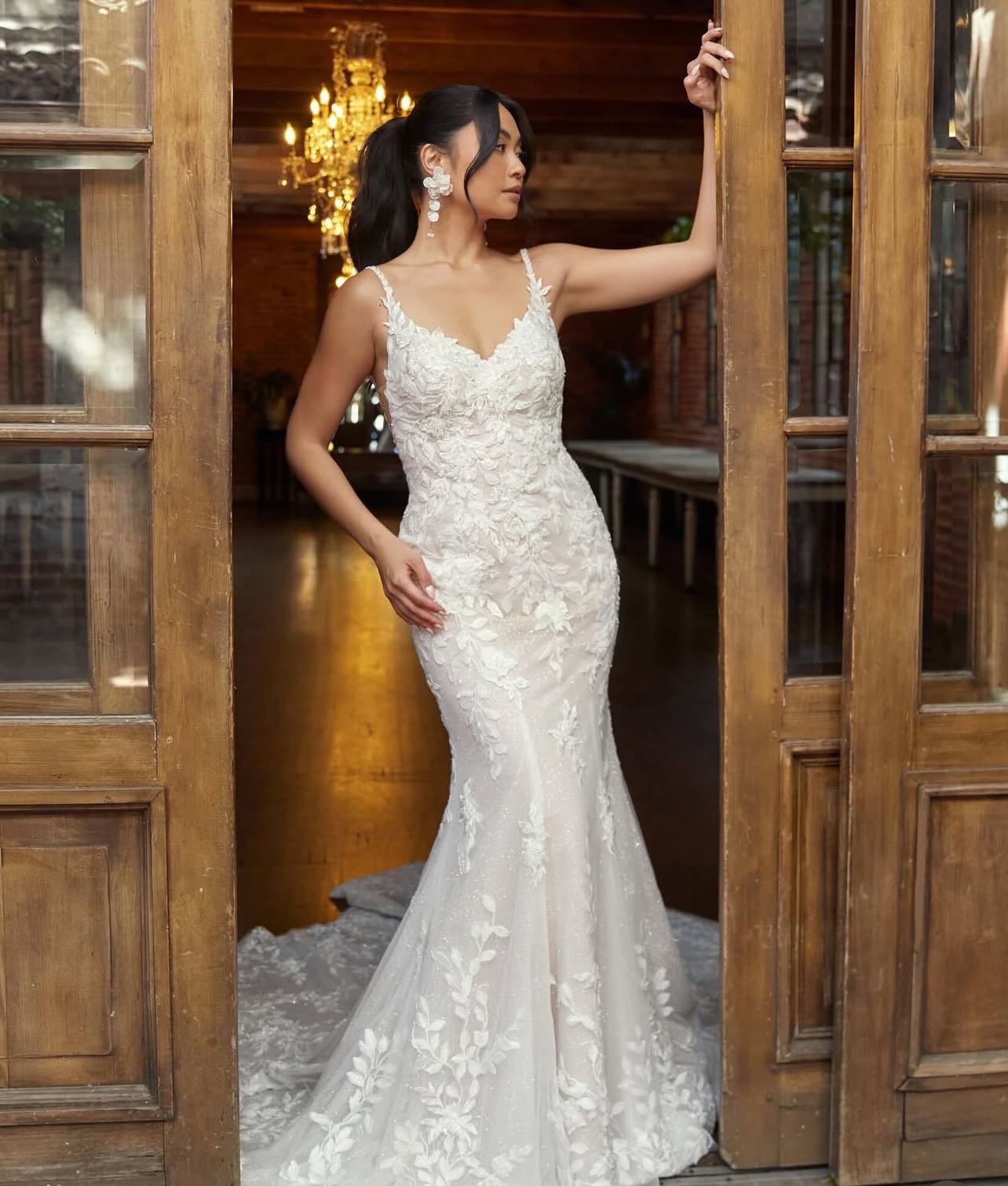 โค๏ธ SALE โค๏ธ
Stunning Avery is now in our sample sale in a bridal size 16, reduced to ยฃ1,050 (a saving of just under ยฃ900) โญ๏ธ
Book your bridal appointment with us today xxx
#thebridalloungenewcastleunderlyme #weddingdress #bridalshop #essenseofaustralia #samplesale