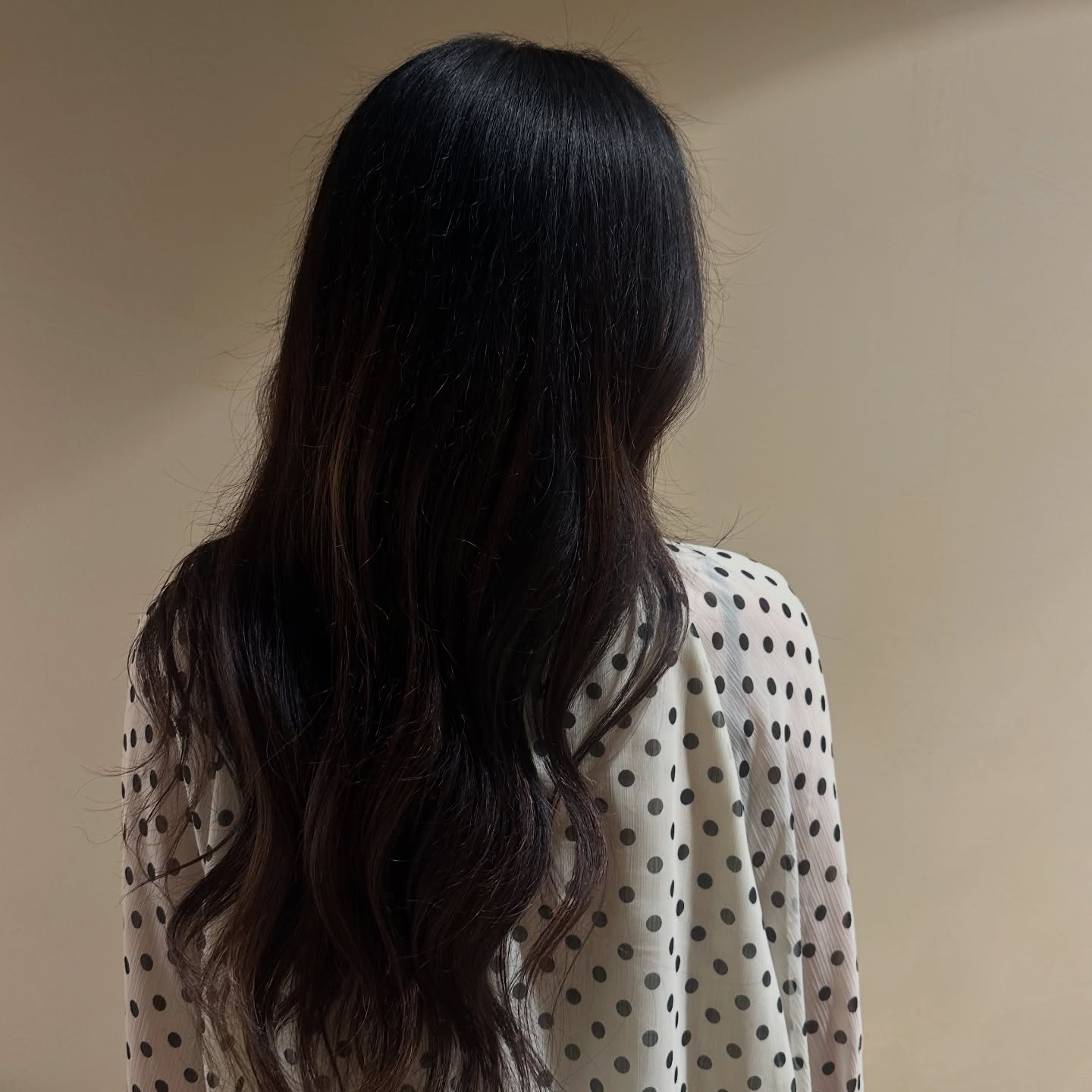 Seamless extensions, rich brunette tones, finished with Oribe gloss.
Ending Saturday with the sweetest. 🤍
@2shelley
#OribeHair #HairExtensions #BrunetteHair #LuxuryHair #GlossyHair #HairInspo #EditorialHair #Weeke