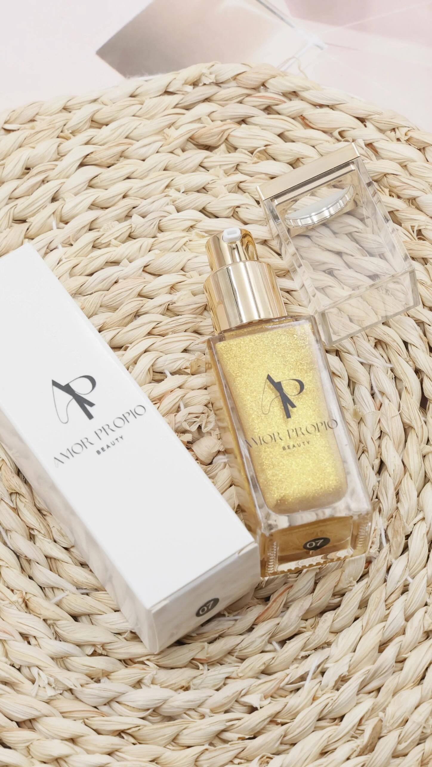 Here’s to a night out…shop now our liquid highlighter glow shimmer oil in color gold. ✨ #amorpropiobeauty #shimmeroil #makeuplover #nightoutmakeup #beautyessentials
