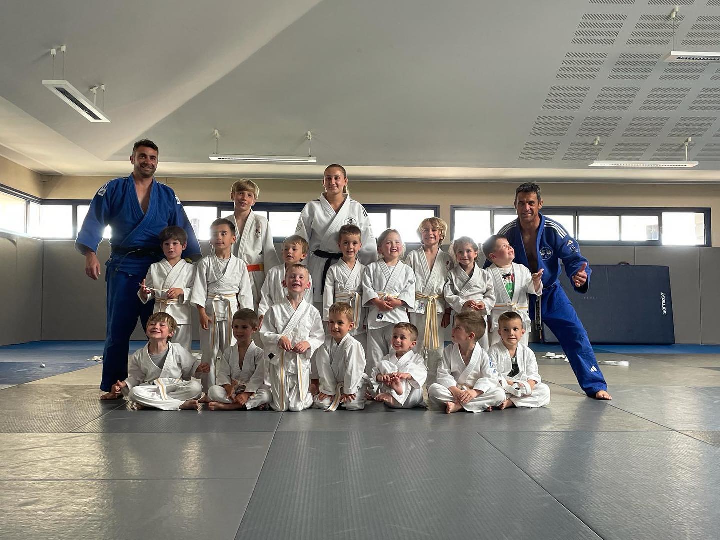 Une belle remise de ceinture aujourd’hui pour nos baby judo de St Marti de Seignanx 🥋🥰🔥#dojostmartinois
#photojudo
#judodebutant
#artmartiauxlandes
#century21bayonnenivadour
#judoorx