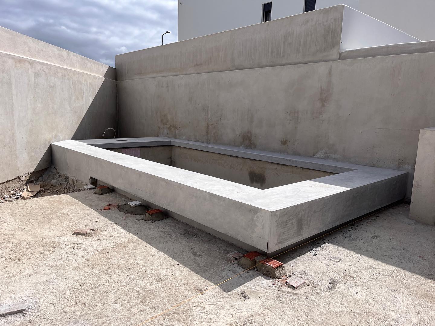 Piscinas em jardins pequenos
#obra #arquiteturapaisagista #jardinspequenos #patio #evora #clientesparticulares
#construction #landscapearchitecture #smallgarden #privateclient