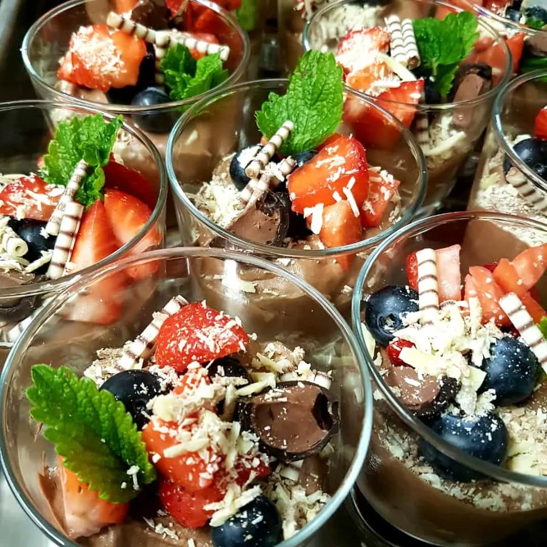~ Mousse au chocolat ~
#neueröffnung #moserhof #moserhofsteigerwald #steigerwald #wirfreuenuns #trossenfurt #oberaurach #café #bistro #pension #hassberge #unterfranken #franken #nachspeise #dessert #kommunion #fest #frischefrüchte #mousse #chocolate #erdbeeren