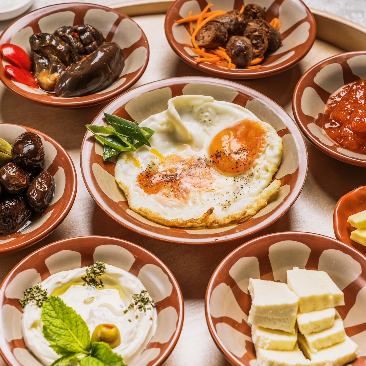 A breakfast board that's a work of art! 🍳 From eggs to Syrian specialties, every bite is a masterpiece. Start your day the delicious way at Shamiat Cafe 🌞🍽️ #BreakfastGoals #MorningDelights #BreakfastBoard #SavouryStart #DeliciousMornings #Cafe #Breakfast #ShamiatEats