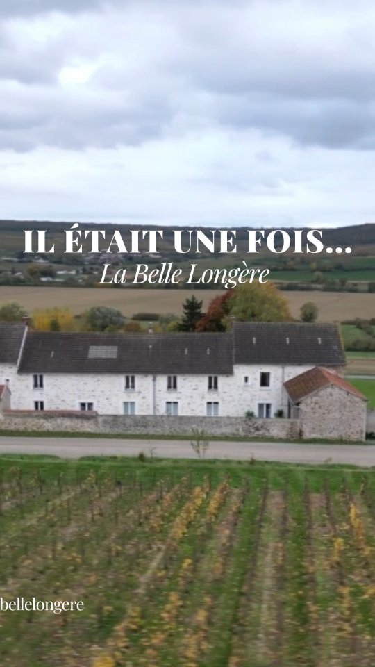 Il était une fois… La Belle Longère ✨
🥂 Un gîte de charme 3 étoiles ⭐️⭐️⭐️ au cœur des vignes de Champagne, qui accueille depuis 2020 familles et groupes d’amis pour des séjours inoubliables.
🌿 Un immense jardin de plus de 4000 m², pensé pour petits et grands : aire de jeux kids friendly, trampoline, cage de football, terrain de pétanque… Le cadre idéal pour des retrouvailles conviviales en pleine nature.
✨ Des événements sur-mesure clé en main : anniversaires, cousinades, séminaires, baby shower ou moments d’exception dans un environnement authentique en Champagne.
🧘♀️ En 2026, place à l’évasion et au bien-être avec nos nouvelles retraites thématiques : ralentir, respirer, se reconnecter… au cœur d’un lieu inspirant.
🍇 Escape to Champagne.
👨👩👦👦Your family getaway in France begins here.
✒️La suite de l’histoire… c’est vous qui l’écrivez, le temps d’un séjour à La Belle Longère :
https://www.labellelongere.com
📸Merci à @instanoeadam pour ces vues immersives réalisées par drone 🙏🏻
#GiteChampagne #LocationGroupe #WeekEndEnFamille #SéjourALaCampagne #EvenementPrive #RetraiteBienEtre #VueDuCiel #DroneView #ChampagneFromAbove #FamilyGetaway #EscapeToFrance
