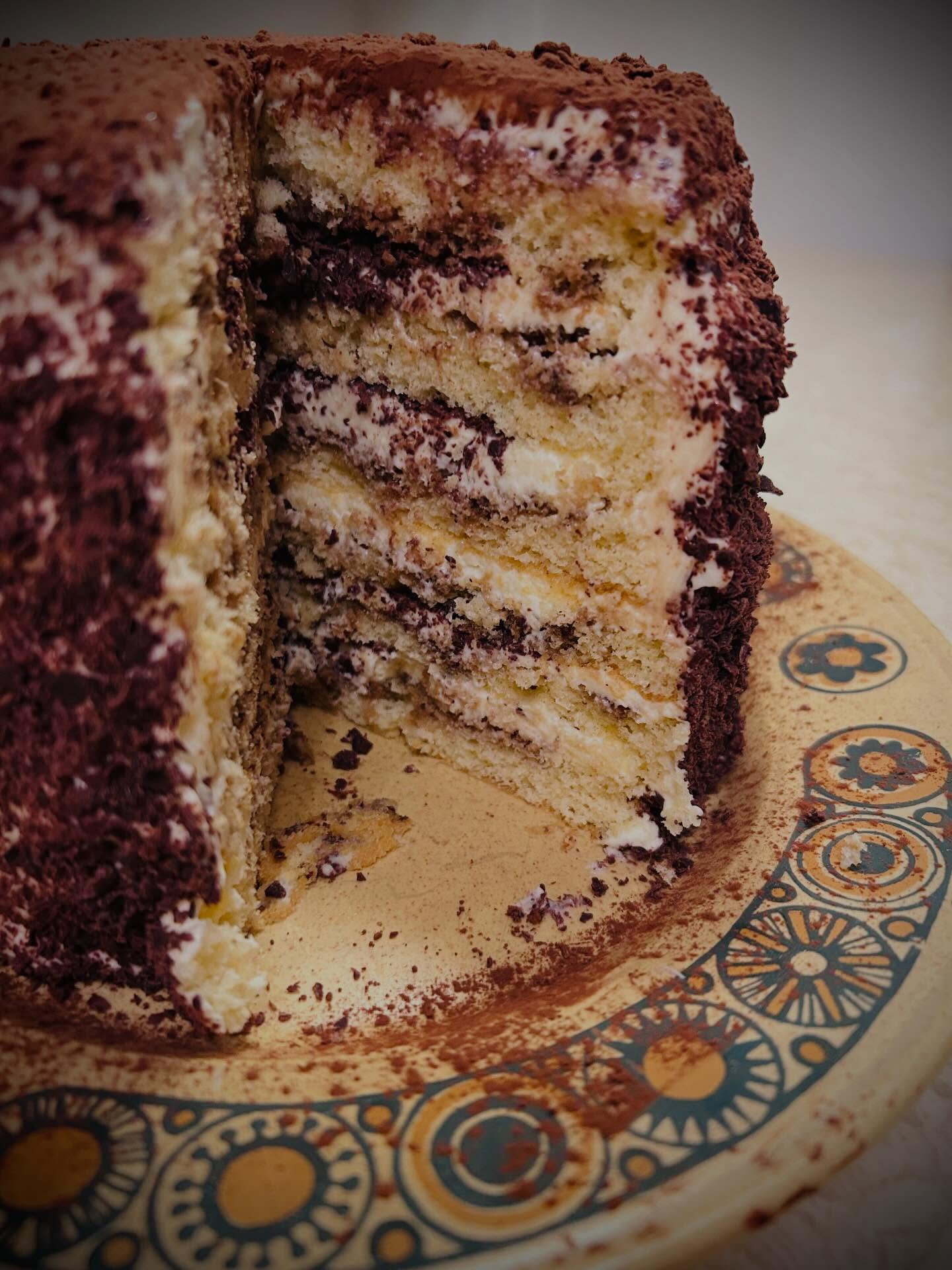 I used to love Tiramisu but haven’t bothered with it since I stopped with the booze.
Inspired by the boyf’s love of coffee gateaux, I thought I’d try my hand at making a Virgin Tiramisu Cake this weekend. Who needs Marsala, when you’ve got espresso, mascarpone and chocolate? This didn’t.
Plate: Bacchus by Kiln Craft, c. 1975