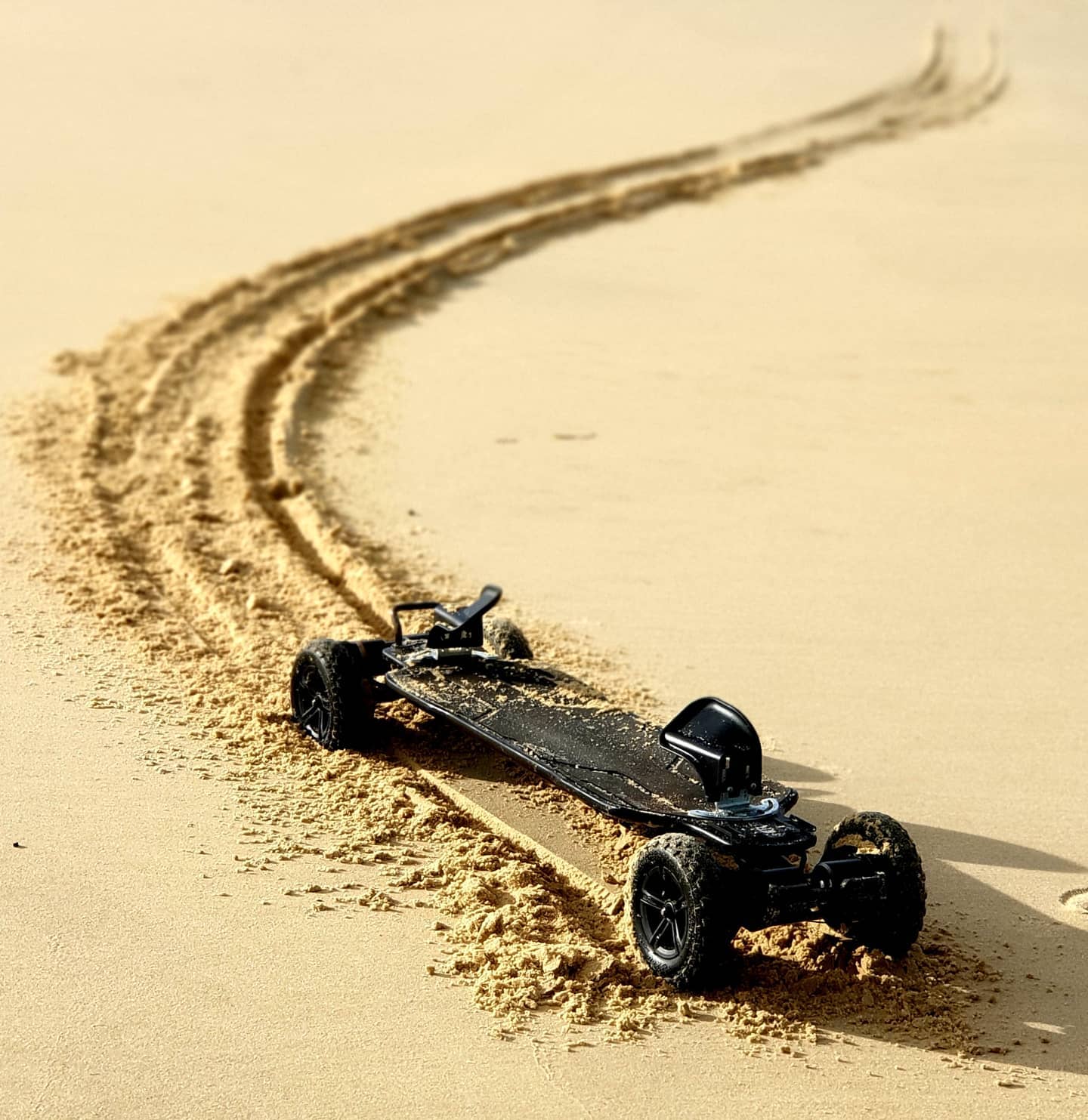 Roule où l'on veut sans limite...
🛹⚡
#esk8 #esk8fr #technologie #esk8france #exwayboard #exwayfrance #ExwayATLAS #4wd #leslandes #plage #skatetoutterrain