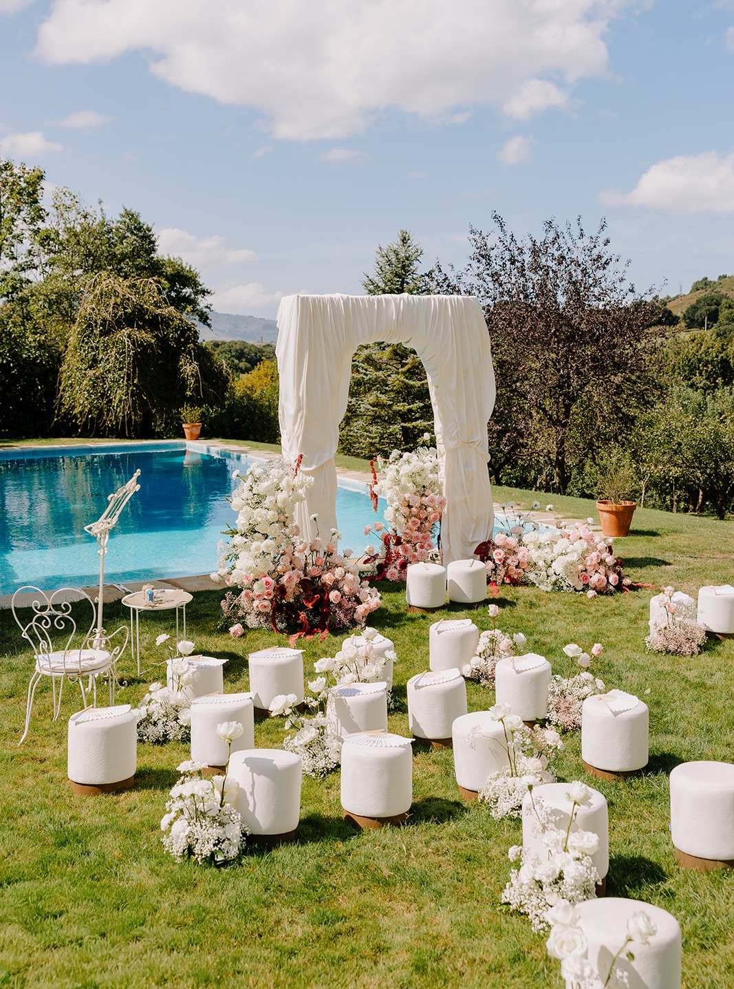 Entre un millón de flores bonitas.
WP: @mkforlemons
Flores: @flores_elorz
Finca: @caserio_olagorta