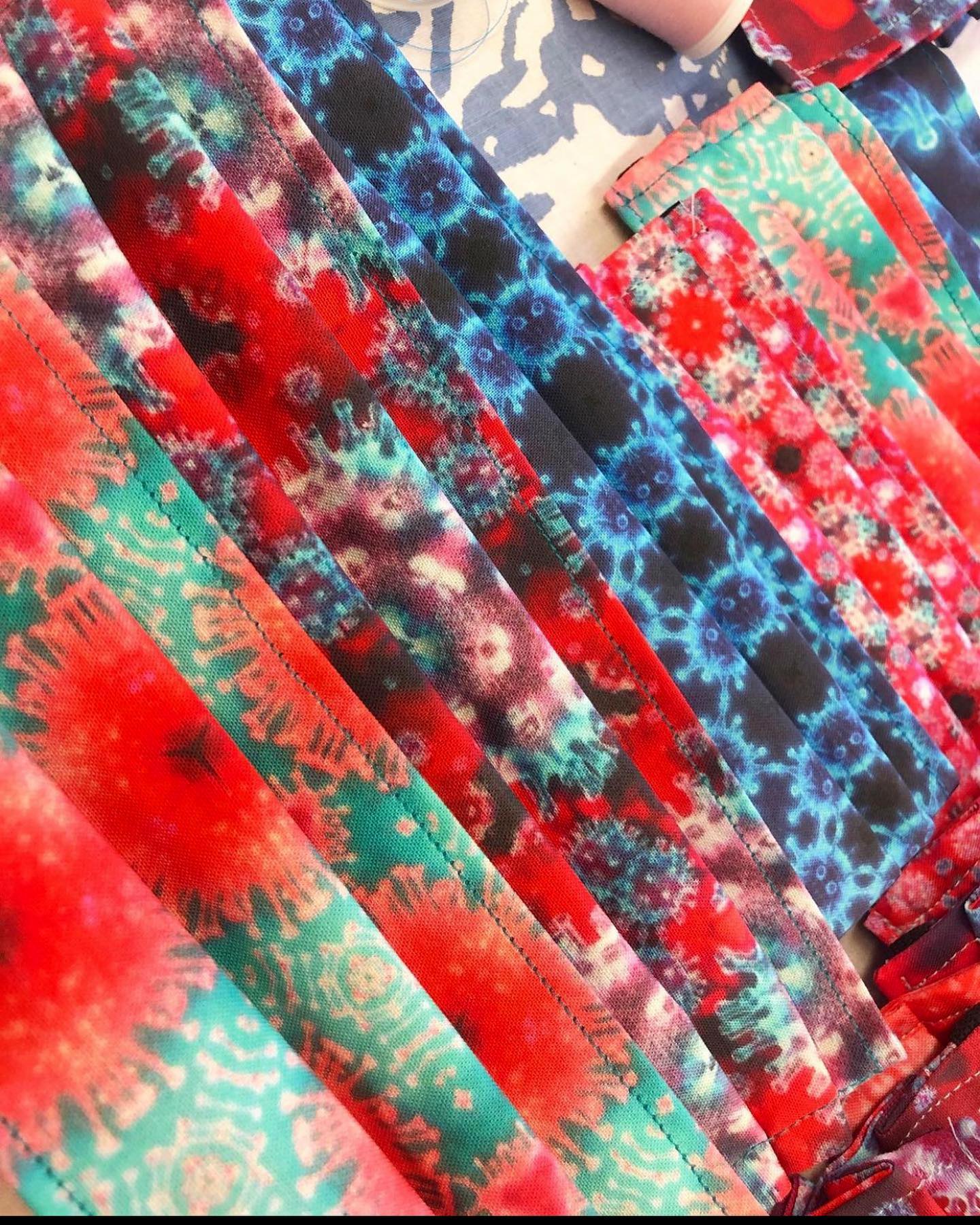 #rovingbee #rovingbeedesigns #surfacedesign #patterndesign #repeatpatterns #textiledesign #graphicdesign