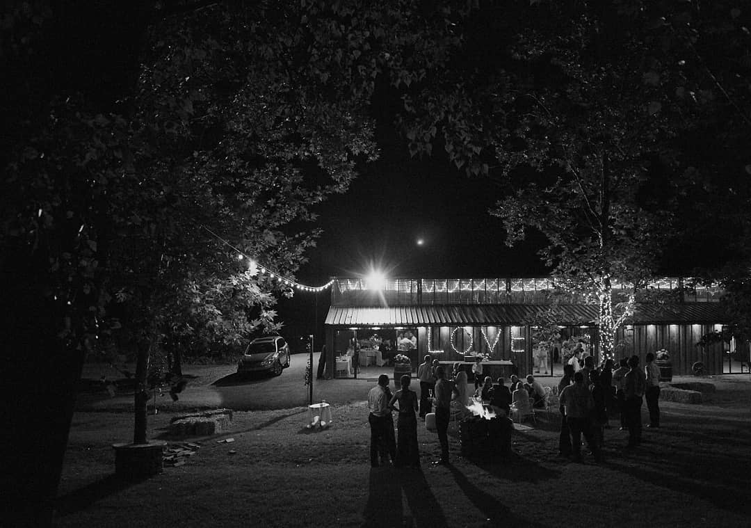 Love at night. 📷 @the_loved_ones
.
.
.
.
.
.
.
.
.
#herestothegriers #weddingnight #weddinginspiration #bride #groom #love #weddingstyle #weddinginspiration #barnwedding #gardenwedding #southerntablelands #wedshed