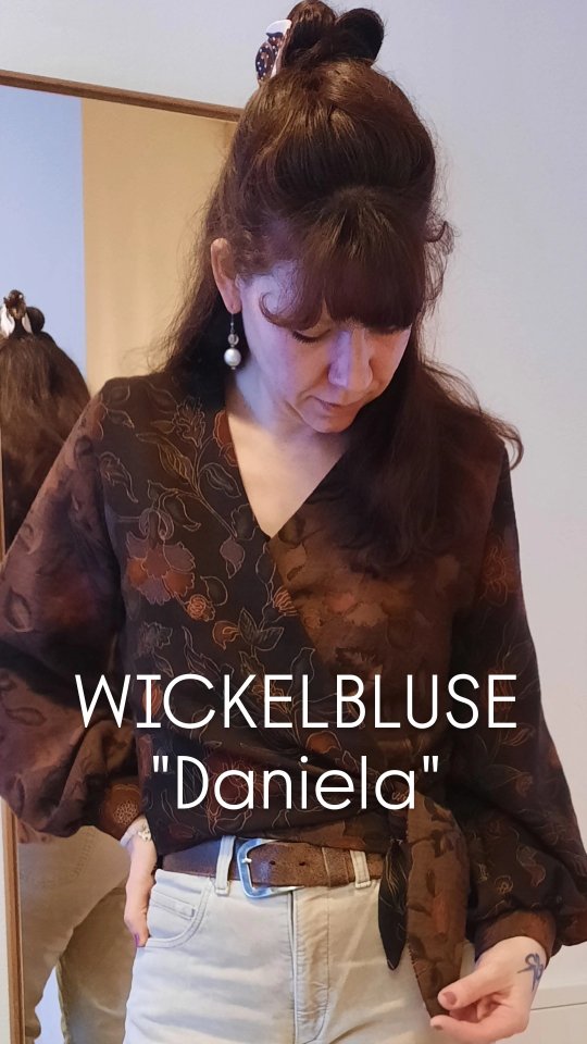 👆Diese Wickelbluse ist ein echtes Lieblingsstück.💕
Ihr könnt sie jetzt online in Eurem Wunschstoff und in Eurer Größe bestellen.
Link in der Bio.
Neue Stoffe für den Frühling folgen... 🔄🙌
#fashionondemand #slowfashion #circularfashion #sustainablefashion #wickelbluse