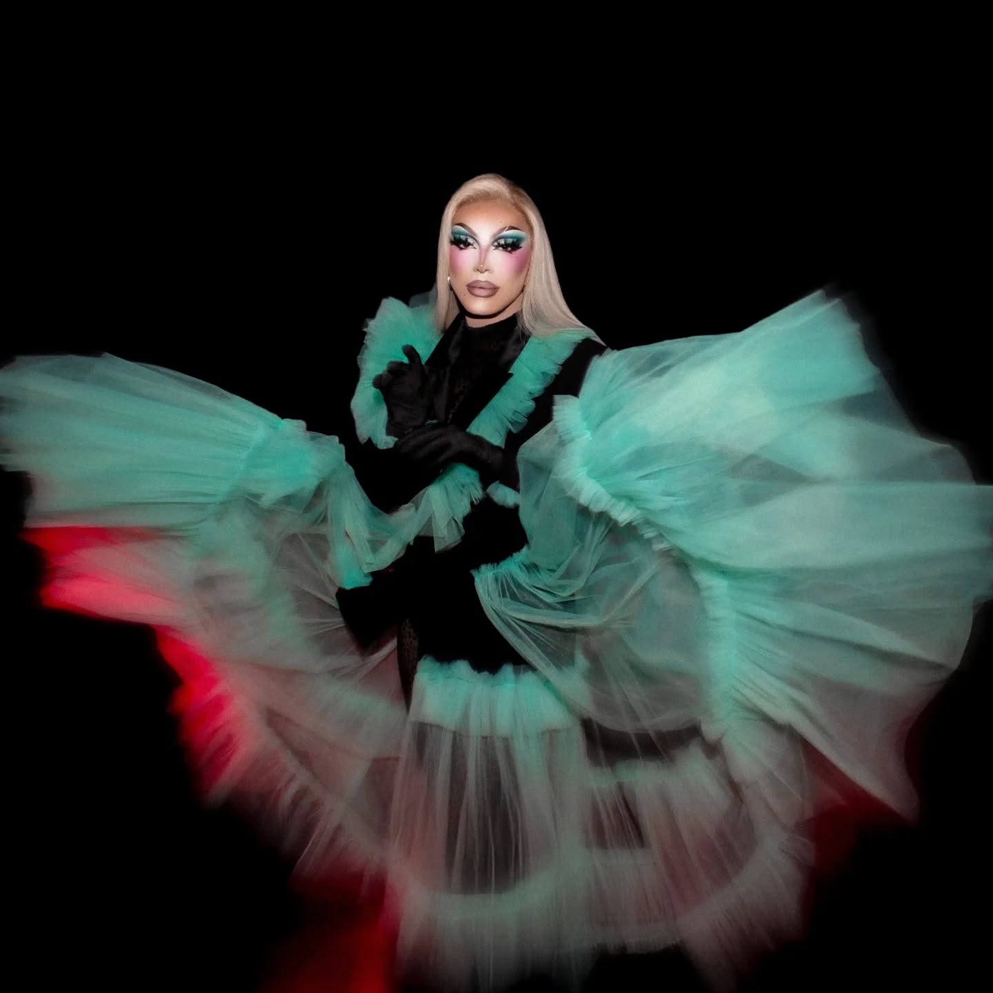 One of the most gorgeous humans I know 🖤
@piangoarcobaleni @the.only.khendrah wearing @misty_couture
Image @mattiacappetta edited by @mattia_attorre
Hair @andreazordanwigs
#drag #dragrace #bespoke #beauty #couture #tailoring #madeinengland