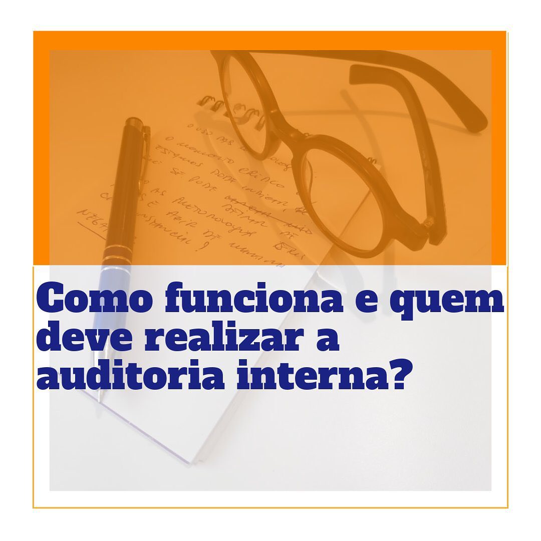 A auditoria interna é realizada pela própria empresa para auditar seu sistema, seus processos e procedimentos afim de garantir que as especificações do sistema de gestão estão sendo aplicados e seguidos à risca e que os resultados esperados estão sendo ou serão alcançados.
No decorrer da auditoria serão obtidas informações para a melhoria continua do sistema de gestão, podendo ser através da abertura de não conformidades, observações e/ou oportunidades de melhoria.
Para auditar internamente faz-se necessário ter colaboradores devidamente treinados no curso de auditores internos e no sistema de gestão ao qual será auditado. Uma alternativa é a contratação de uma empresa terceira para realizar a auditoria interna.
O auditor interno deve ter competência para executar as auditorias. A experiência, habilidades e conhecimentos necessários são cruciais para alcançar os resultados pretendidos das auditorias que irá realizar.
Normalmente as auditorias internas são tratadas como uma forma de preparo para a auditoria externa, ou seja, de certificação (ou recertificação). No entanto, elas devem ser encaradas e tratadas como oportunidades da organização melhorar e otimizar seus processos e consequentemente aumentar a satisfação de seus clientes.