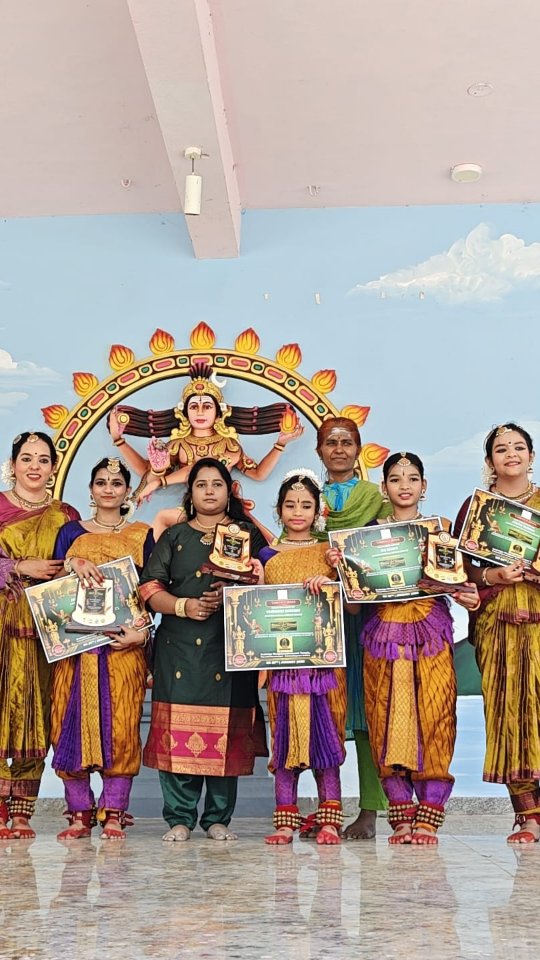 Performing in simple spaces, for true art lovers, brings pure joy and spiritual depth. Grateful for parents who nurture this path with patience and love, guiding their children in Nritya Seva. This performance reminded me of childhood, dancing for self-joy, not for applause. Blessed to have such supportive families at SangiTharanga Dance Institution. 🙏🕉️🪔 #Nritya Seve# Ramanathapuram #sangitharanga