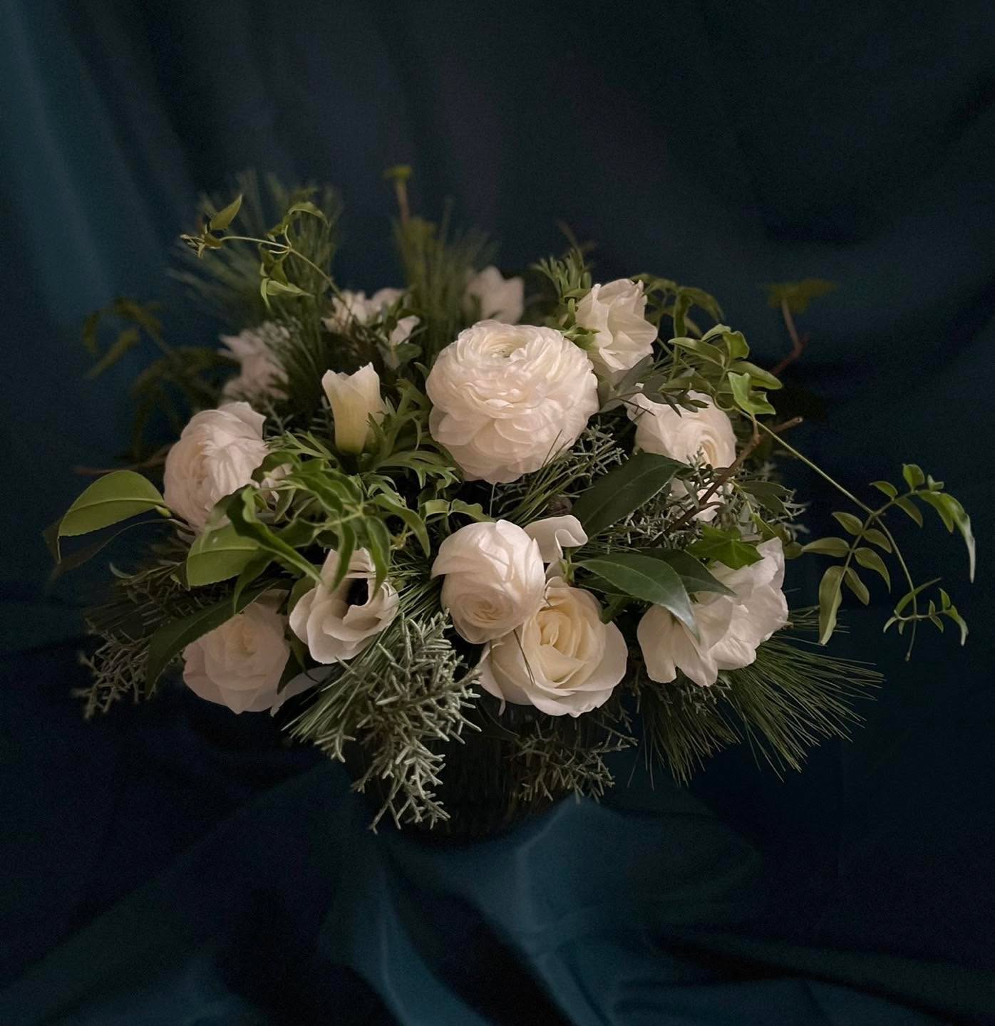 WinterâŚ
.
#flowerpower #floralfix #flowerstagram #floraldesign
#nycflowers #frenchflorist #artisanfleuriste #luxuryflowers #retailflowers #elegantflowers #nycflowerbouquets #classyflowers #giftflowers #lusciousflowers #subscriptionflowers #beautifulflowers #internationalflorist #nycflowers