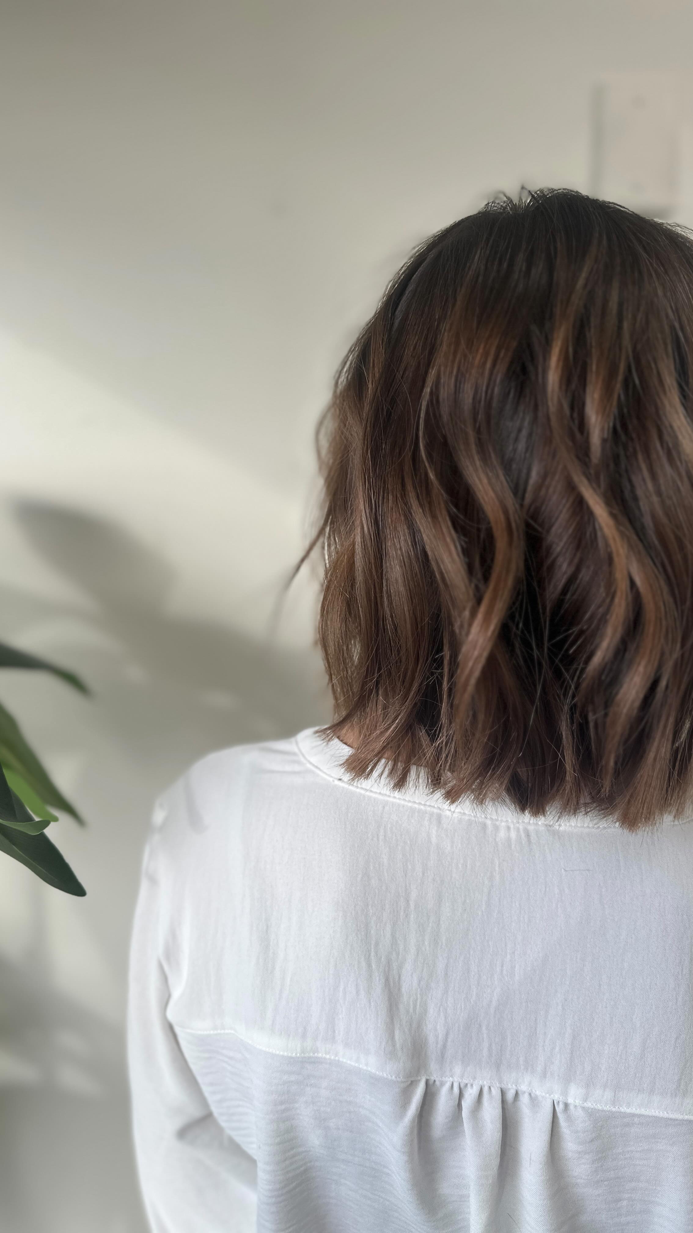 I am a ball of useless information because of my profession 😅 I love chatting about random things all day with clients. It will never get old!
#fyp #hairstylistlife #funnyhairstylist #hairstylist