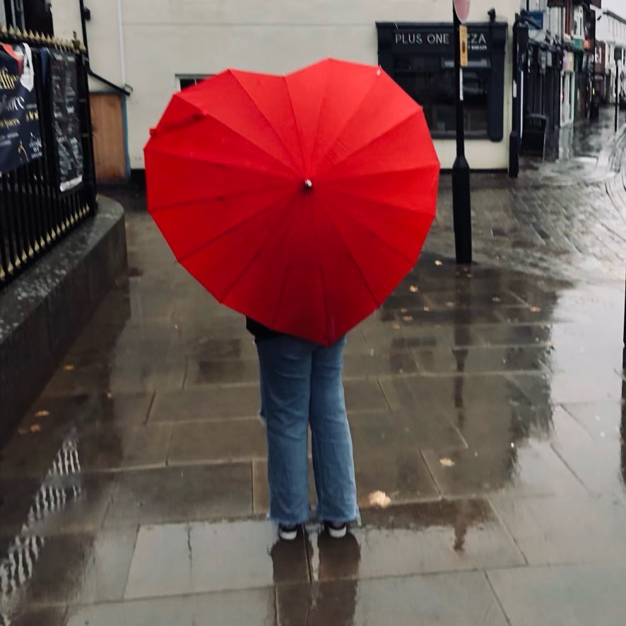 I swear my time outdoors now involves rain 90% of the time - so throwback to this cutie ❤️