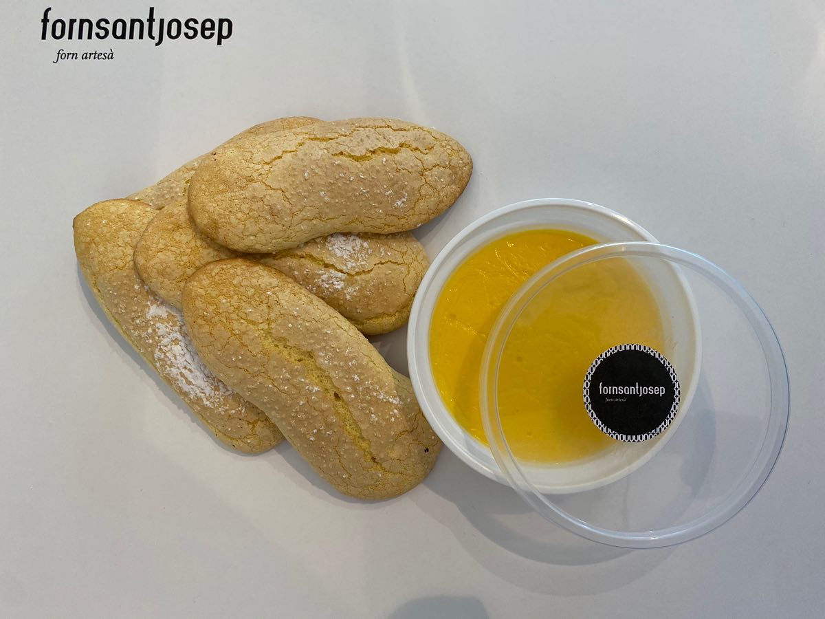 Avui celebrem el dia de Sant Josep, el dia del pare i com no, el nom de la nostra botiga! Avui en honor de Sant Josep preparem les típiques postres, la crema catalana amb melindros per acompanyar-la com cal 👌🏻
.
.
.
Hoy celebramos el día de San José , el día del pare y como no, el nombre de nuestra tienda! Hoy en honor de San José preparamos los típicos postres, la crema catalana con melindros para acompañarla como es debido👌🏻
#santjosep #fornsantjosep #diadelpadre #cremacatalana #melindros