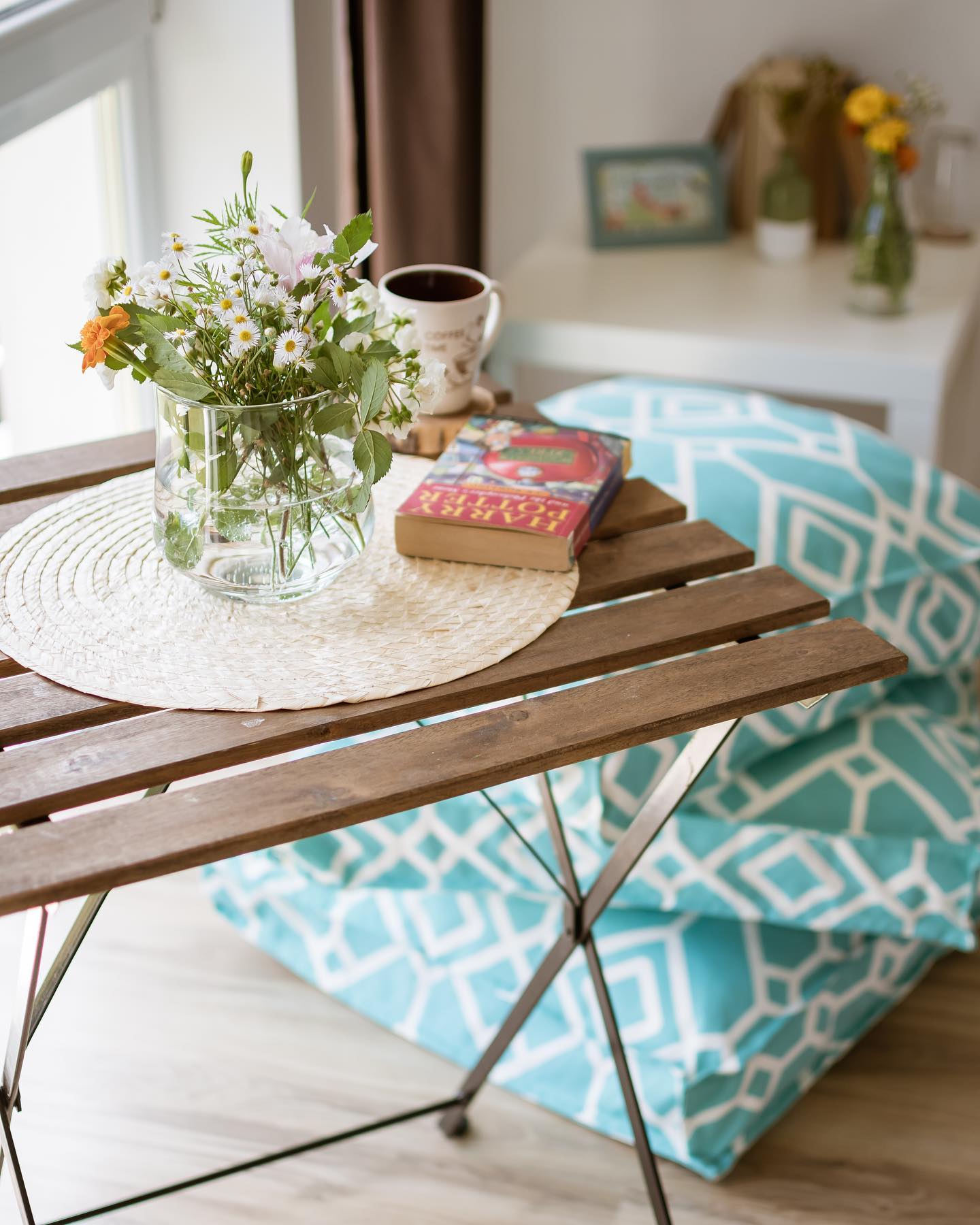 #morningcoffee with a #book 🌺
#timetorelax in #casaapriltsi