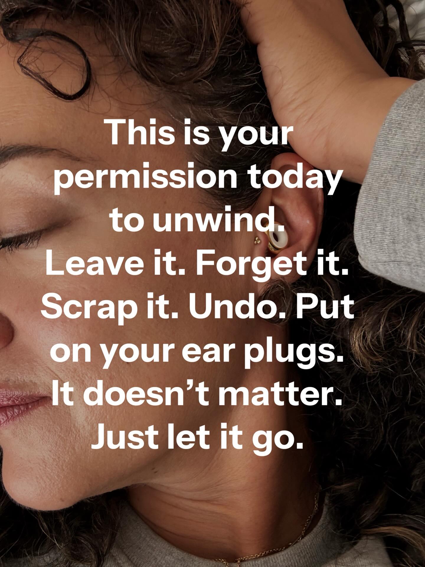 🙏🏼You just cannot and should not be “on” everyday. ♥️Some days we need to surrender control, let it go, accept it as it is.
☺️Leave it, forget it. It doesn’t matter. In the scale of things, it really doesn’t.
🙏🏼You matter. Your nervous system matters. Your energy reserves matter. Your health matters. Giving yourself an “off” day is medicine. Letting go is medicine. Lying around with your ear plugs in is medicine. Having tea all day is medicine.