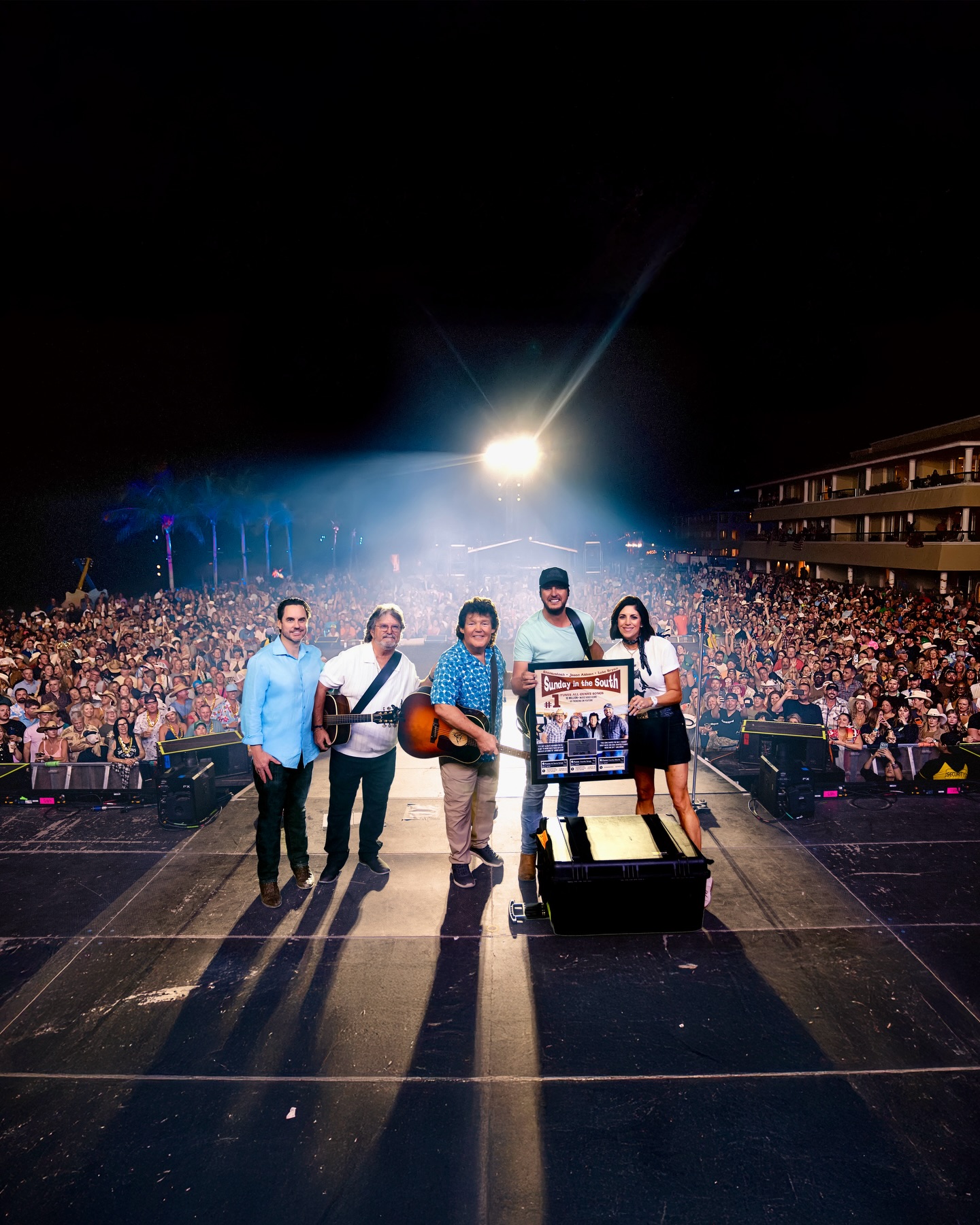 Huge thanks to @lukebryan for having us at @crashmyplaya! Luke has a way of pulling everyone in from the first note and making sure the whole place is having an unforgettable time. It was an absolute blast playing on the beach with friends and an incredible crowd!!