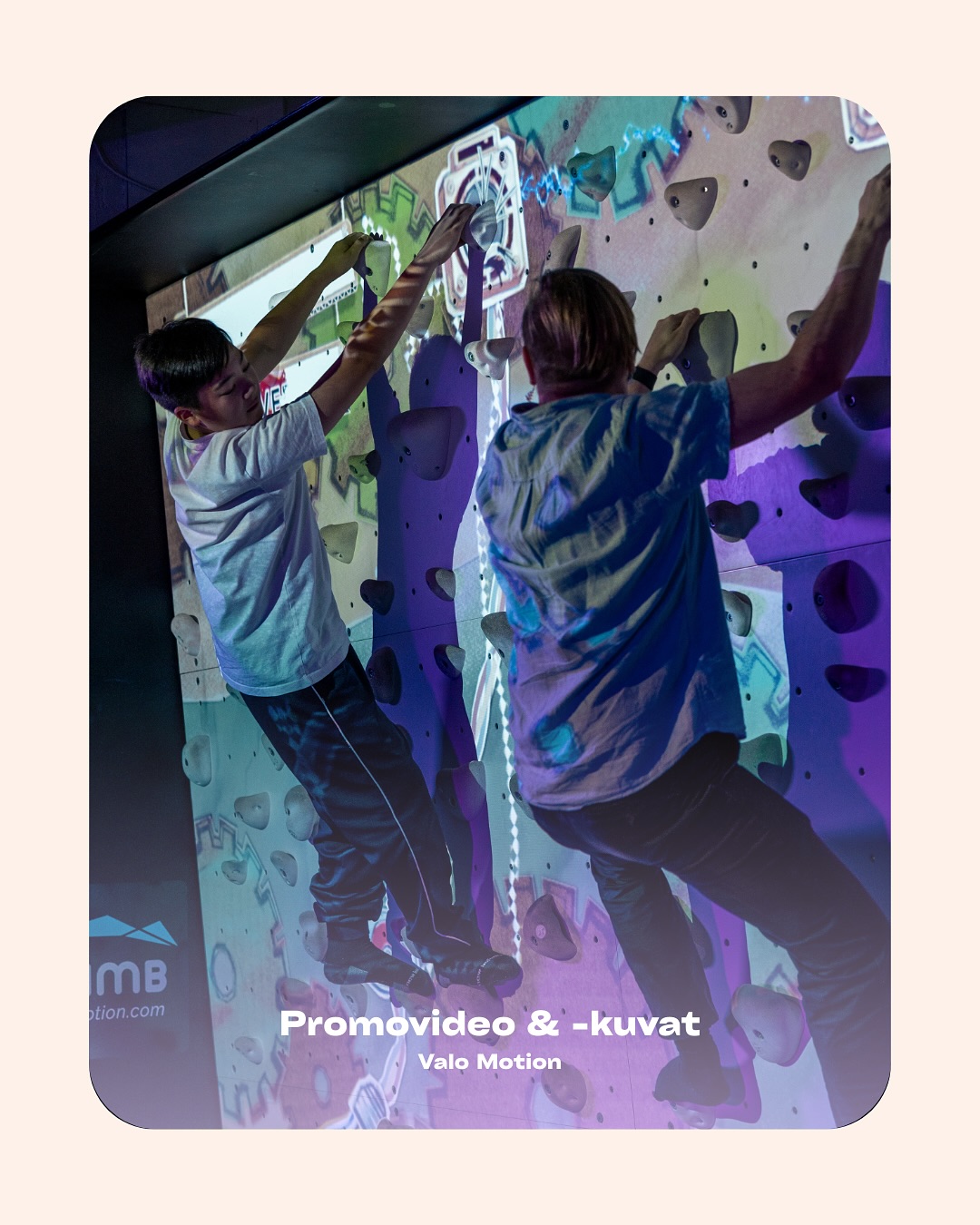 Lyhytvideoiden lisäksi me tehdään asiakkaillemme myös pidempiä videoita! 🔥
Tässä kurkistus syksyn projektiin, jossa tuotettiin @valomotion uusi promovideo heidän tuotteestaan. Ennen projektia, asiakkaalla oli käytössään vanha video, josta haluttiin freesimpi, ja että se toimisi paremmin myynnin tukena 👀
Videon lisäksi kuvauspäivästä tuotettiin kuvat verkkosivuille, messuille ja muuhun markkinointiin📸 Kollaasista näet osan lopullisista kuvista! Hoidimme videon ja valokuvien lisäksi näyttelijöiden castingin, rekvisiitat ja editoinnin kommenttikierroksineen, jotta projekti oli asiakkaalle mahdollisimman vaivaton 💜
Video: @samilevo
#markkinointi #sometoimisto
