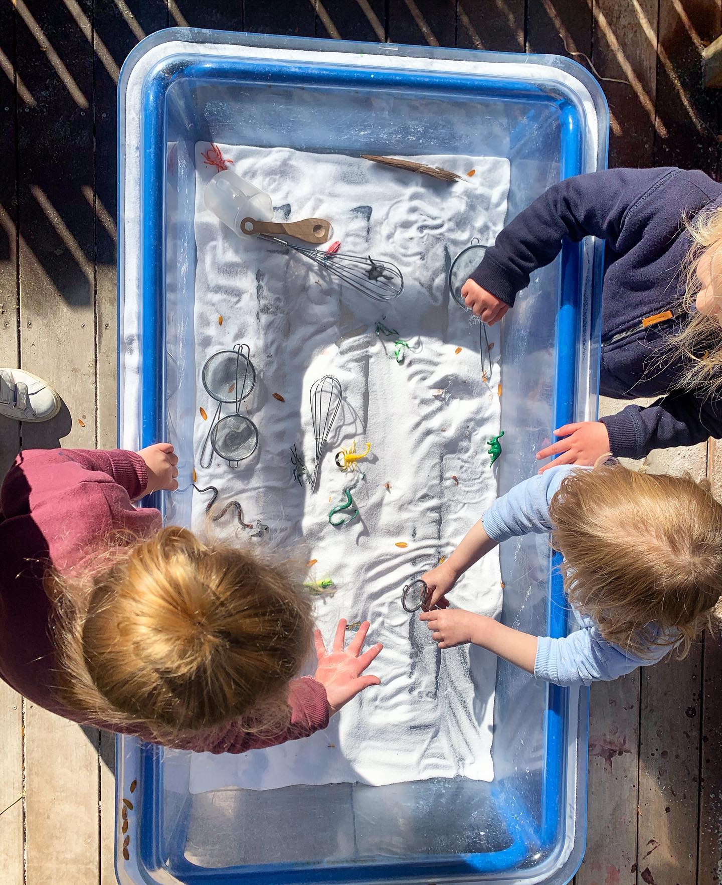 We love providing various messy play experiences on the daily for ngā tamariki. Not only does it encourage communication and language development, it fosters curiosity, imagination and exploration.
#hatchearlylearningcentre