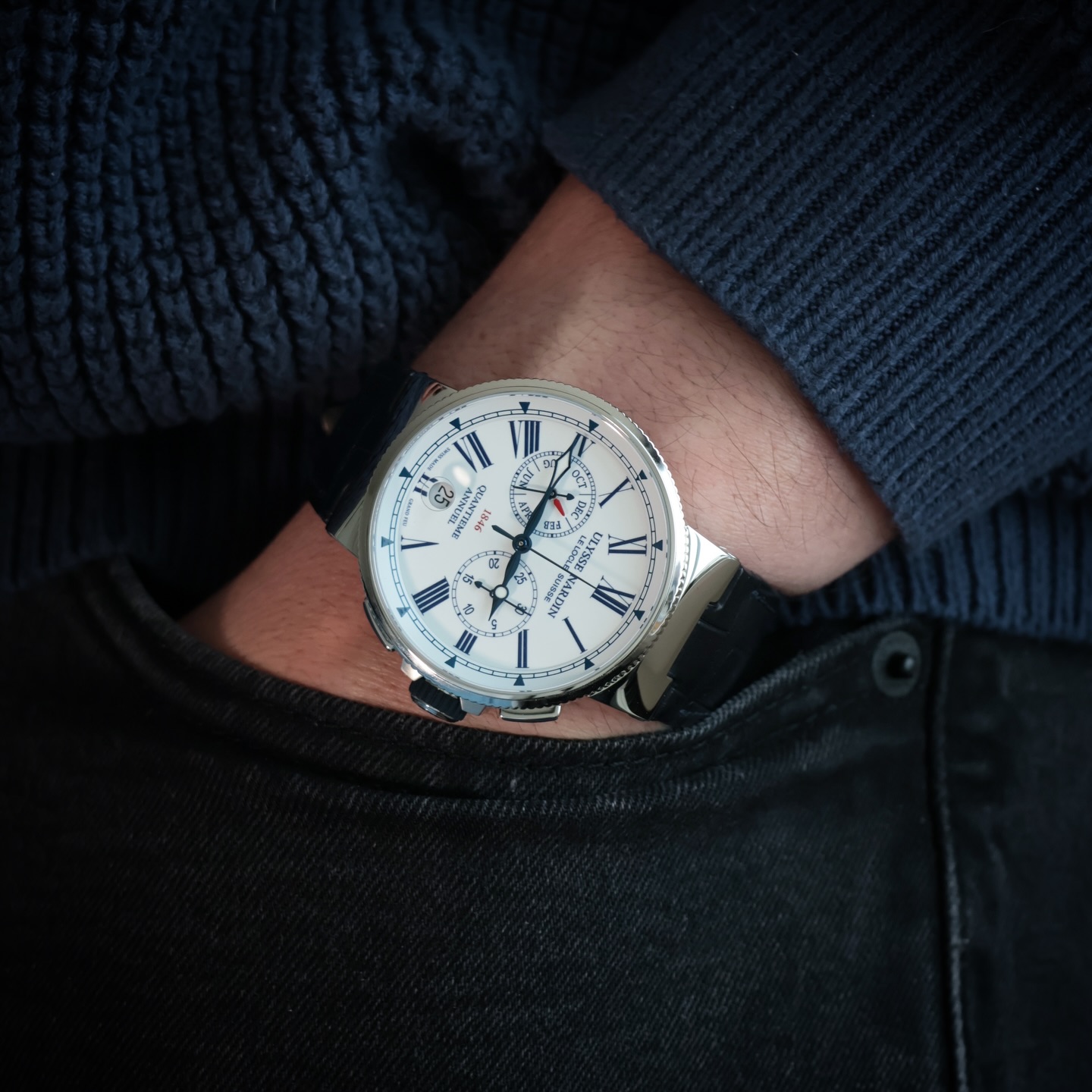 It’s officially a snow day here in NYC (although that doesn’t mean much anymore with remote work) and I thought it was the perfect opportunity to pair one of my collection’s foundational pieces with a cozy sweater: the Ulysse Nardin Chronograph Quantieme Annuel ⚓️❄️
This watch features a unique dial: a “Grand Feu” porcelain dial that is perfectly white and extremely reflective ⚪️
What are you doing this snow day?
⌚️: @ulyssenardinofficial Marine Chronograph Quantieme Annuel “Grand Feu” (ref. 1133-210/E3)
#snowday #winter #watchfam