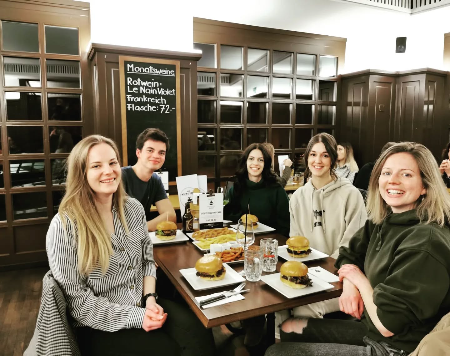 Nach zwei Jahren hat der Vorstand doch noch das Vorstandessen nachgeholt. 🍔
#BBCGlarus#Vorstandsessen22