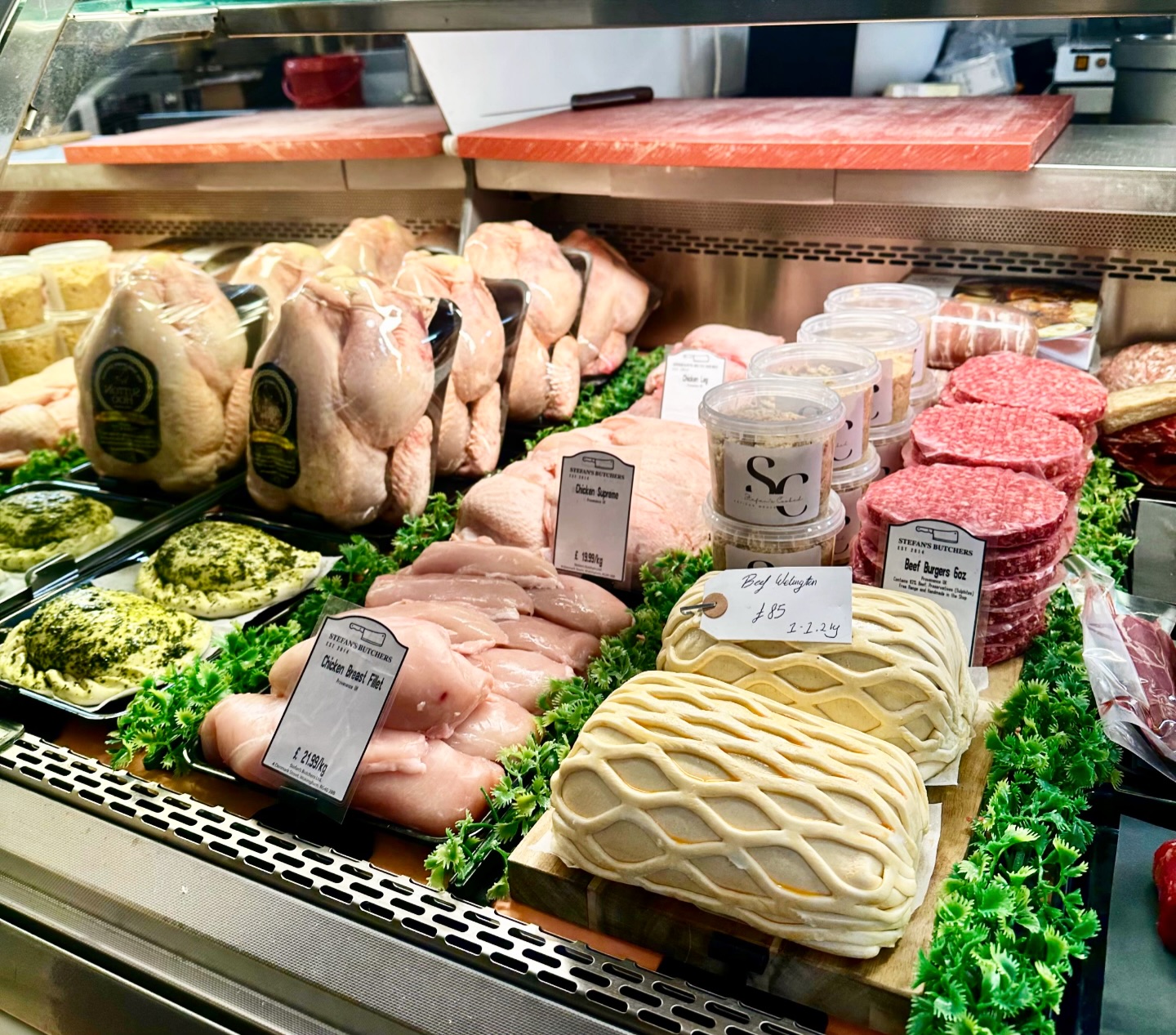 WE ARE BACK!!
Hope you all had a great start to 2026, exciting that our counter is full and ready for a busy weekend! We have our Tuscan style Sausage Ragu Sauce for you to enjoy as a treat this weekend, and also our delicious Beef Wellingtons, serves 4 👀
Pop in to see us now and not to miss out!
#butchers #readymeal #meatlovers #beefwellingtons #weekendtreat