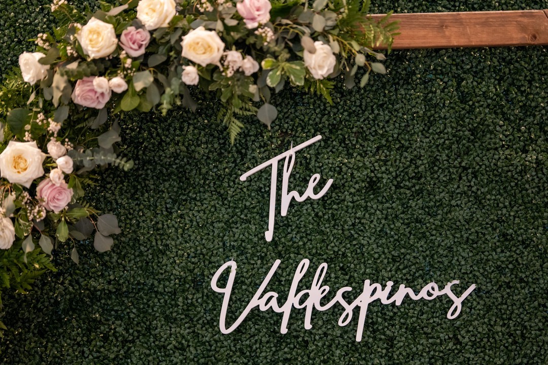 Enhance Your Photos with Floral Magic! 📸
Flowers have a way of bringing life and beauty to any moment. Why not add some floral details to your photos? Whether it’s a romantic bouquet, a delicate flower crown, or a stunning floral backdrop, we can help you create picture-perfect memories that bloom with charm and elegance.
Let’s make your photos unforgettable! 🌷✨
#EventPlanning #HoustonEvents #WeddingFlowers #CeremonyFlowers #WeddingPlanning #FloralDetails #PicturePerfect #WeddingFlowers #TheRedExperience