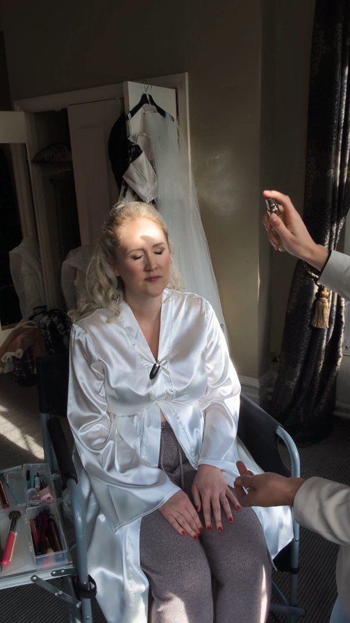 The most perfect morning creating Lisa's bridal makeup at @therothleycourt_hotel
It was a super relaxing morning for me with just Lisa's makeup to do.
Featuring my awesome kit bag from @iykopro
@charlottetilbury
@hourglasscosmetics @tartecosmetics
#bridalmakeup #bridalmakeupartist #weddingmakeup #weddingmakeupartist #bridalprep