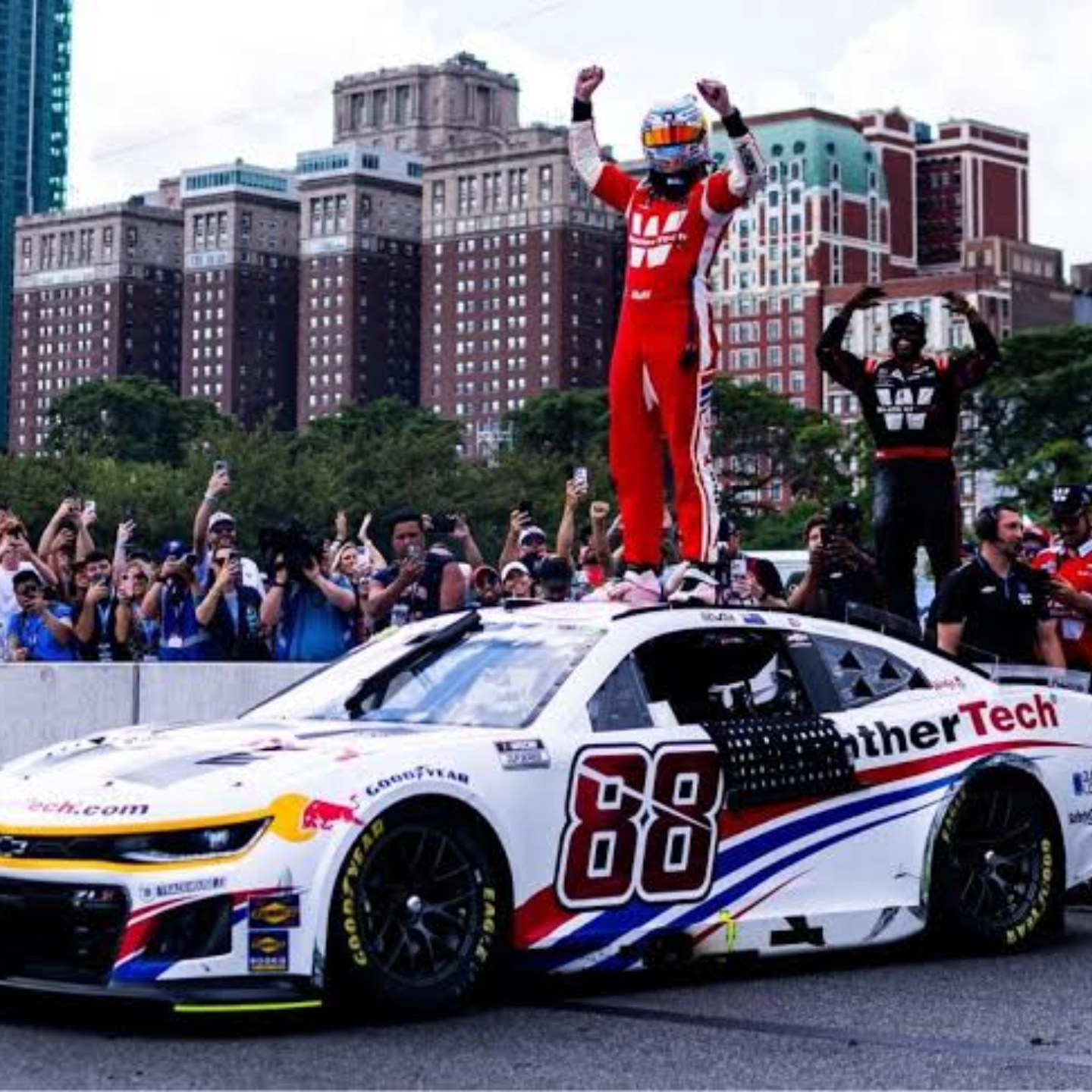 Mind blowing is all I can say. 🤯 what a racecar driver