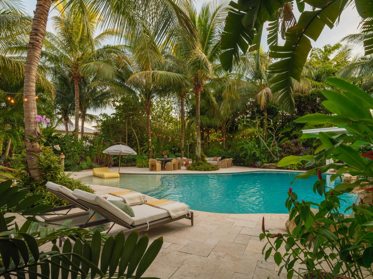 We took a whole lot of nothing and turned it into why would you ever leave? Tropical, lush, layered, and slightly unfair to other backyards. Final slide = the origin story.
If this feels like your sign to rethink your outdoor space… it probably is.
.
.
📸 @stavaridisphoto
Styling @peggy_chase_jordao
.
.
.
#livefortheoutdoors #outdoorliving #resortstylebackyard #southfloridaliving