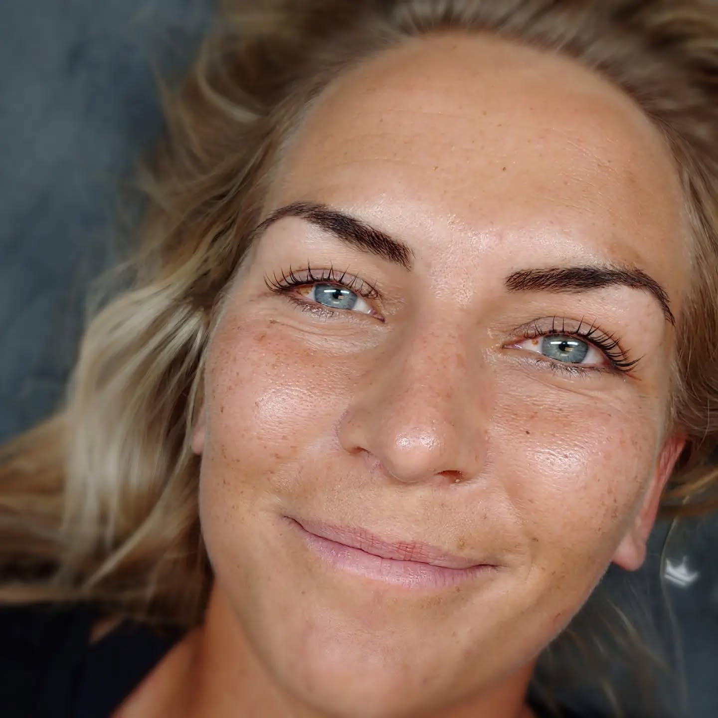 Loving this combo! Hybrid brows and lash lift!! A special brow stain that will last on the skin for 2-3 weeks and on the hair for 5-6 weeks!! With the lashes lasting 4-6 weeks she will be looking great all summer long!💁♀️
#browstain #lashlift #summerready #eatoncolorado #noco #greeley #hungover #thepermanentmakeupstudio #bossmama