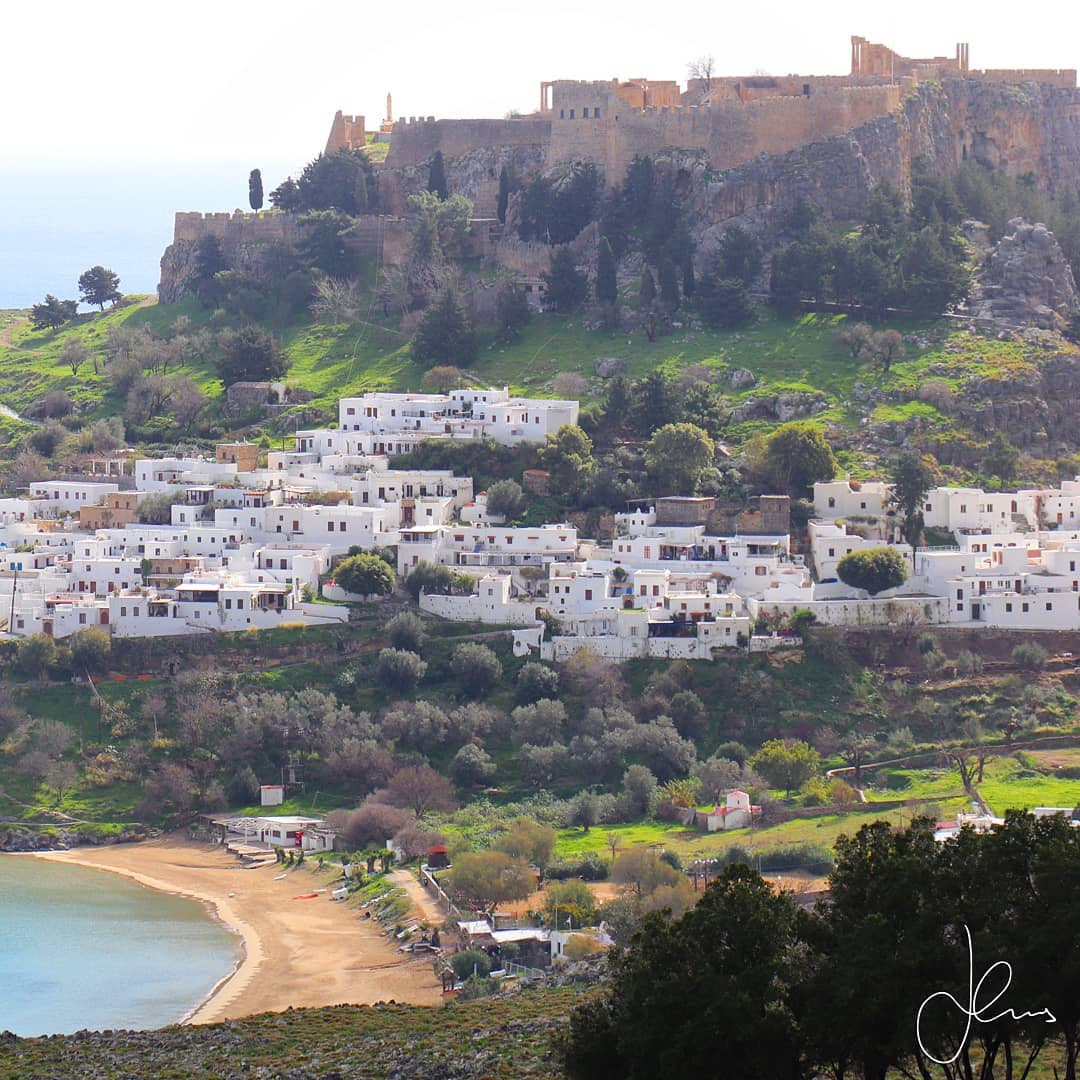 🏺🏛 ❗I present to you the majestic Acropolis of Lindos during the off season with the majestic Temple of Athena Lindia from the late 4th century-BC proudly overlooking the picturesque fishing village of Lindos one of the most unique in all of Greece. I was the only visitor of the entire day as the friendly ladies at the ticket cashier told me in contrast with 2,000-3,000 that visit daily in summer months in Rhodes. A unique experience having a site this important and so large to explore on your own at a time of the year where Lindos is essentially shut down and gorgeously green 💚 (not to mention cool for those of you have experienced the scorching heat in Rhodes during summer)! More photos of this incredible site in the next few days!
◾◾◾
❗Date of Visit: Jan 29, 2020
Weather Conditions: A Warm Winter’s Day Midweek on a Tuesday with the fishing village of Lindos totally shut down for winter!
◾◾◾
#wanderlust #picoftheday #photooftheday #architecture #arch #greektemples #ig_greece #athens #travelblog #travelgram #letsgo #goexplore #travelphotography #discovergreece #greekbloggers #greecelover_gr #greece_all #greece_is_awesome #feelgreece #greece_united #greecelovers #greecepix #adoregreece #greece_uncovered #greecetravelgr #greece_moments #thesoulofgreece #reasontovisitgreece #lindos #rhodes
