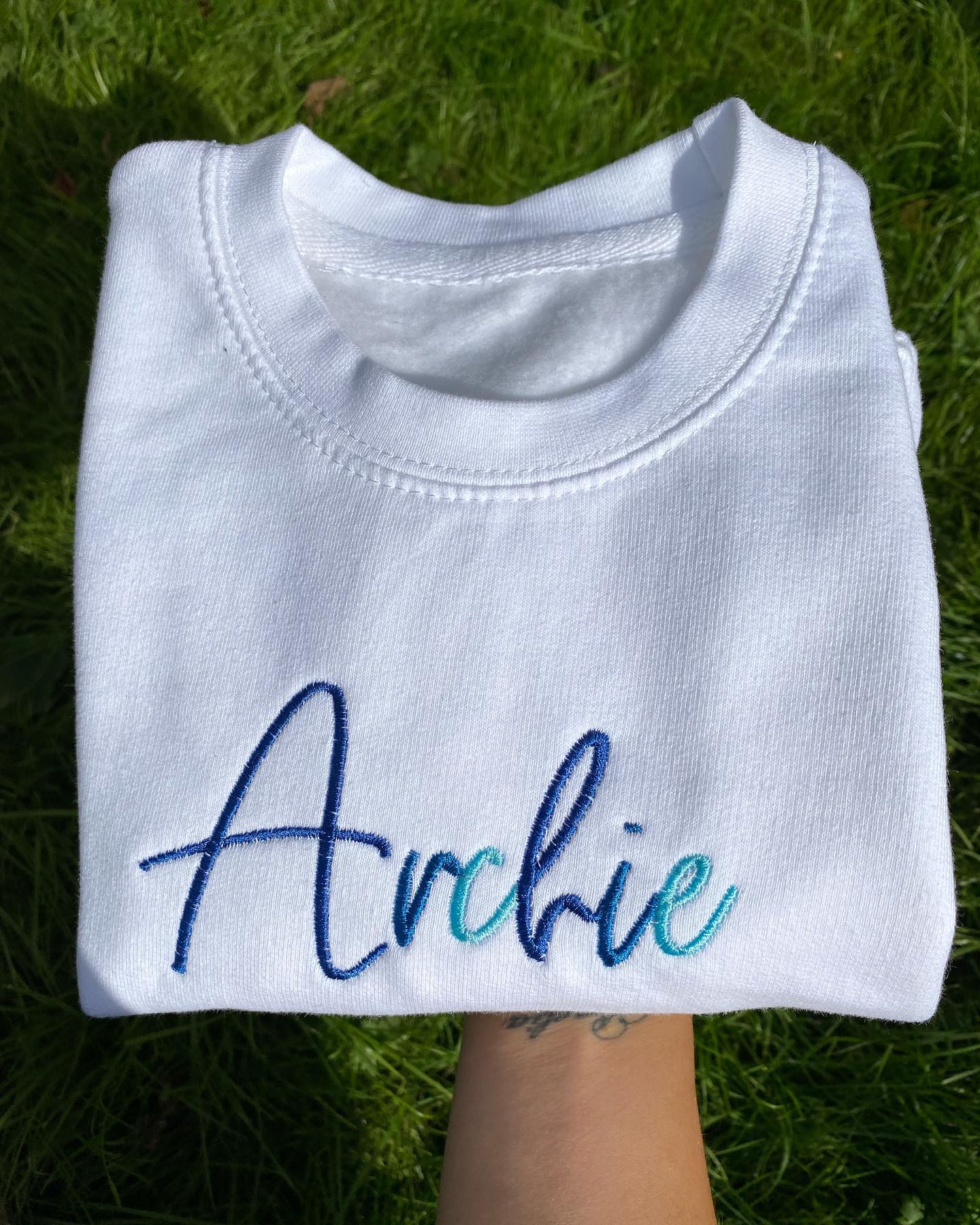 Embroidered kids sweatshirt. Anyone else loving the blues 😍 #embroidery #embroideryart #embroiderydesign #embroider #embroidered #kidsclothing #kidssweatshirt #personalisedgifts #personalisedkids #personalised #personalisedclothing #blues #blue #perfectlittledesigns #totnes #dartmouth #kingsbridge