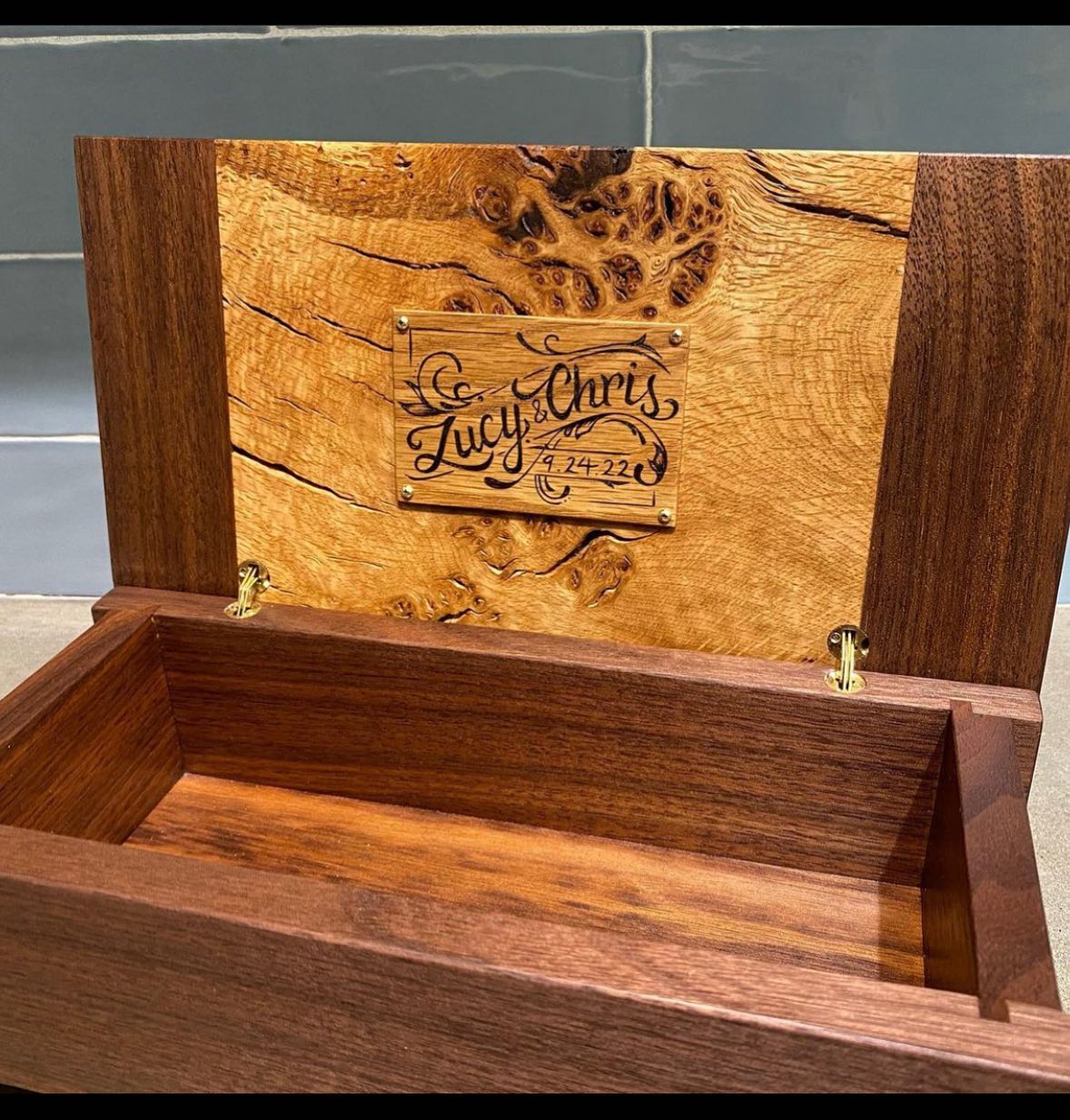 Loved seeing the end result of a collaboration with @gmazurfc that started in February this year 🤩 It’s great to work with great woodworkers to make these awesome projects come to life 🙌🏽
.
.
.
.
.
.
.
#kcapurasdesign #pyrography #pyrographyart #pyrographyartist #woodart #woodartist #woodburning #woodburningartist #woodburningart #burnedbyhand #freehand #lettering #handlettering #customsign #signwork #customorder #oneofakind #collaboration #weddinggift #femalewoodworker #michigan #localartist @razertip @odiesoil