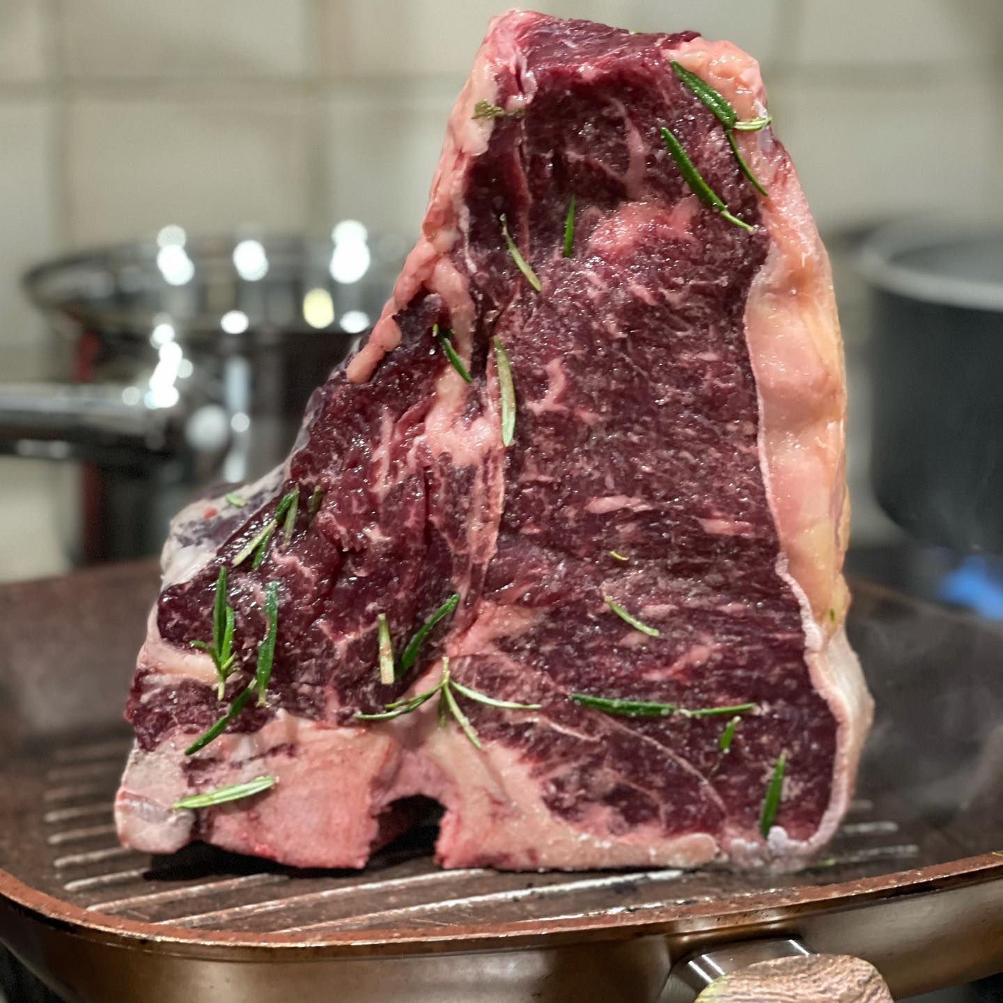 Red Meat is a good source of protein, B vitamins, and minerals such as iron, selenium and zinc. It is also one of the main sources of vitamin B12, which is only found naturally in foods from animals, such as meat and milk. #fiorentina #steak #allinmoderation high in #protein #iron #themediterraneanway #chefmed2019 #chef @carmelo_carnevale #carmelocarnevale