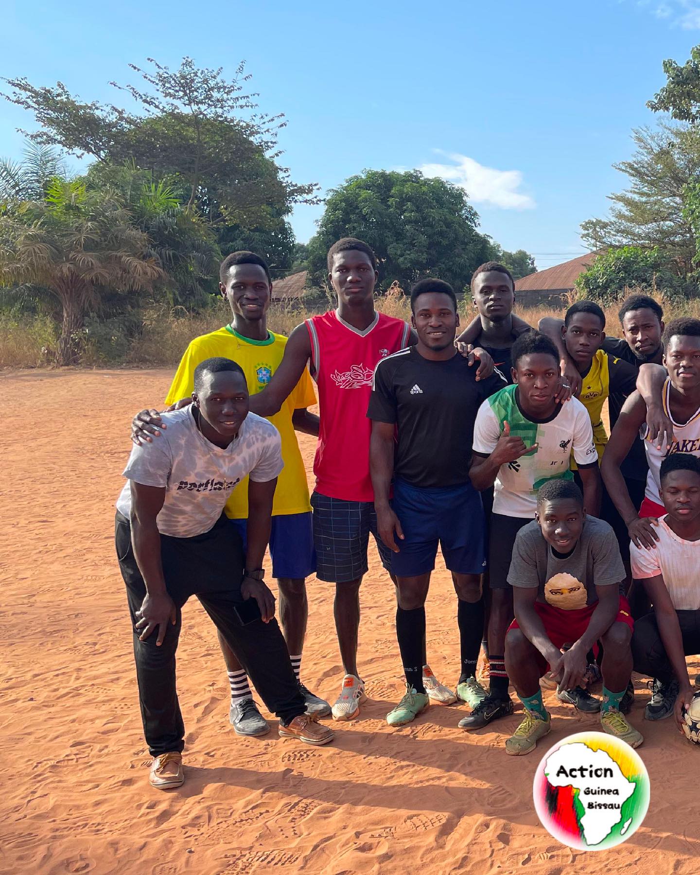 Football, food and good conversations! 💚
Moises recently hosted a community football match and a leadership picnic, giving young adults the space to come together to learn, talk and be listened to.
We’re so proud of Moises and the work he’s doing to support people in Guinea-Bissau and their futures. 🇬🇼✨
