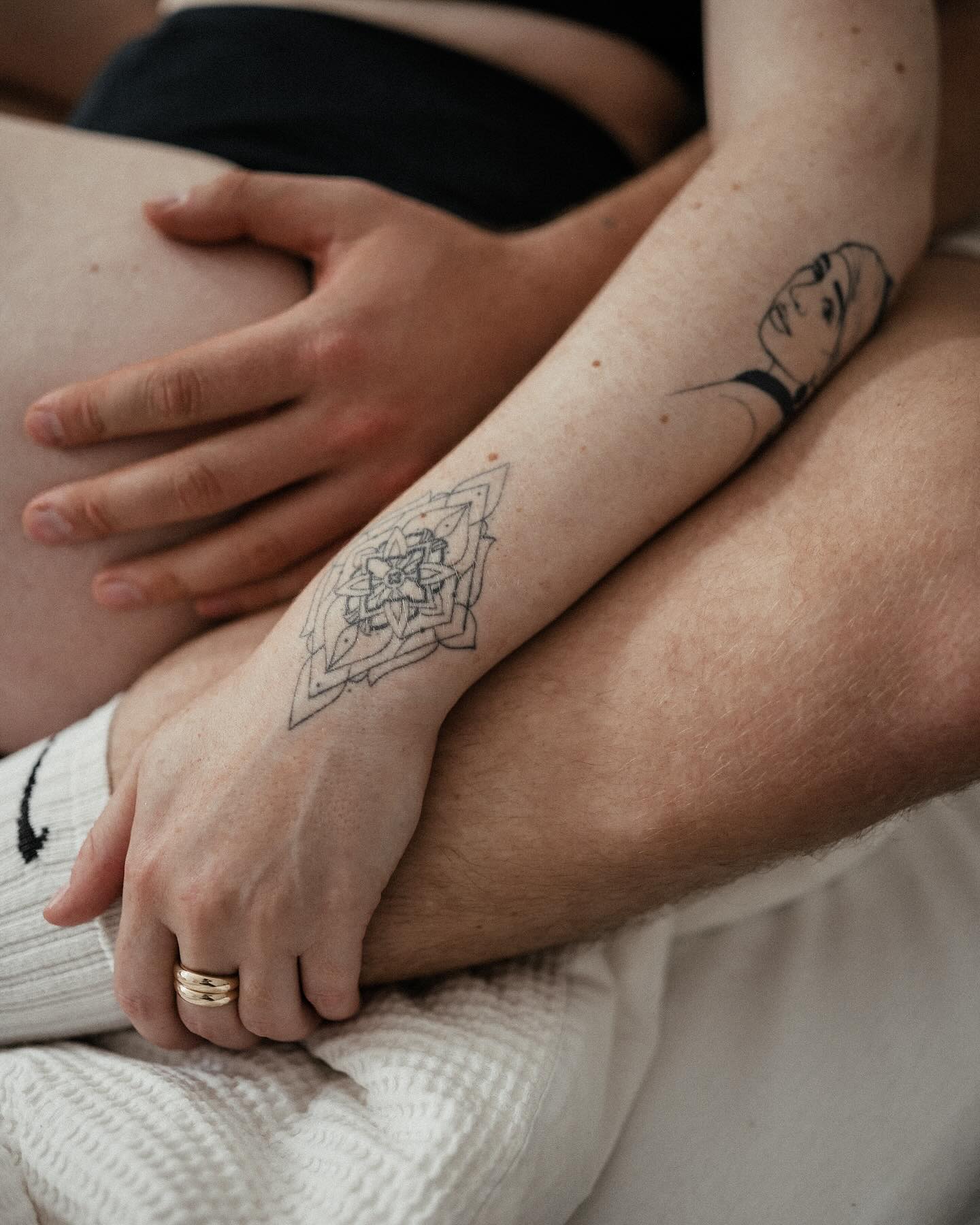 Mal wieder ein kleiner Paarmoment! 🤍
#familyshooting #mummyandmini #familienfotograf #inspiration #spreadthelove
#mum #biglove #familienshooting #familienfotografie #lookslikefilm #couple