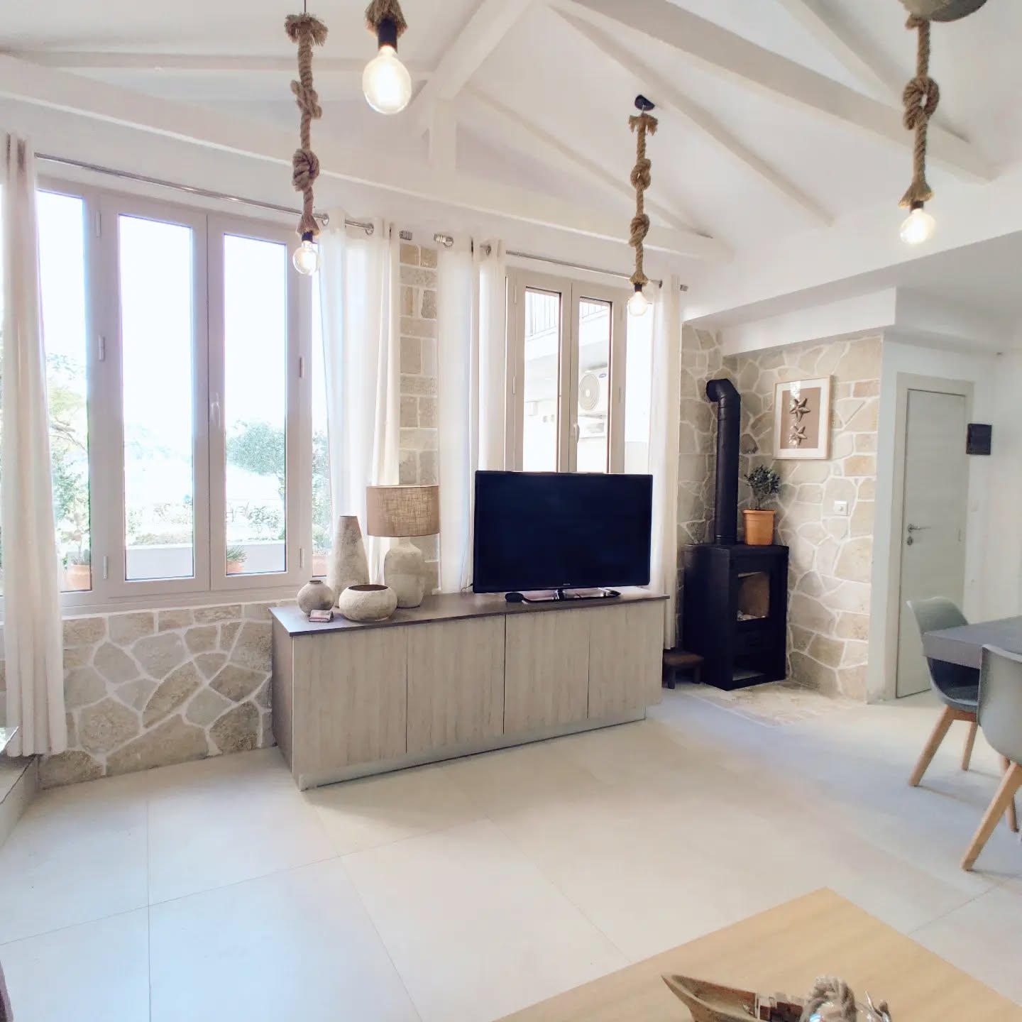 Chromecasting your own
Netflix & Prime video
For inside nights