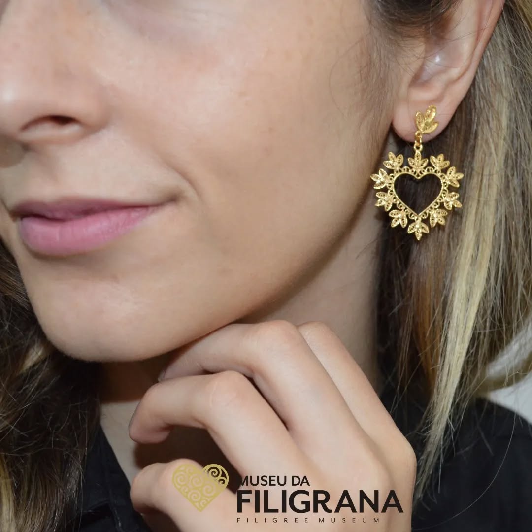 Brincos Coração - prata dourada
https://www.anselmo1910.com/museu-da-filigrana
#coração #love #brincos #boucledoreille #earingslover #moda #modafeminina #fyp