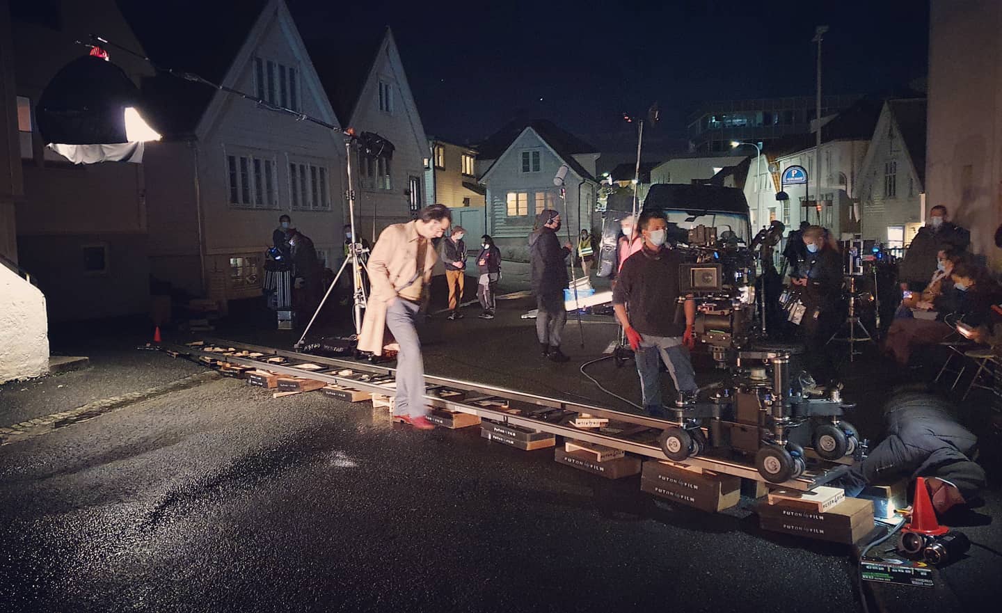 Behind the scenes of the TV series production "Lykkeland" / "State of Happiness" season 2.
Key Grip: Mikkel Brekne Munkvold
@kosemikkel
#lykkeland #nrk #stateofhappiness #foton4film #getagrip #griprigs #tvproduction #griplife #keygrip #filmmaking #filmproduction #filmcrew #gripset #videography #cinematography #filmmakers #gripandelectric #gripandlighting #filming #filmindustry #onlocation #behindthescenes #setlife #filmcrewlife #dollygrip #onset #gripequipment #filmmakerlife #dollytrack #dollyshot
@nrk @maipofilm