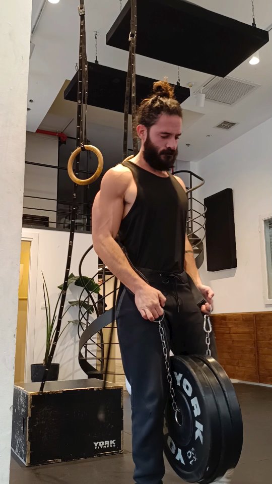 Weighted dips ⛰️
#calisthenics #rings #weights #wightedcalisthenics #dips #training #weighttraining #weightlifting